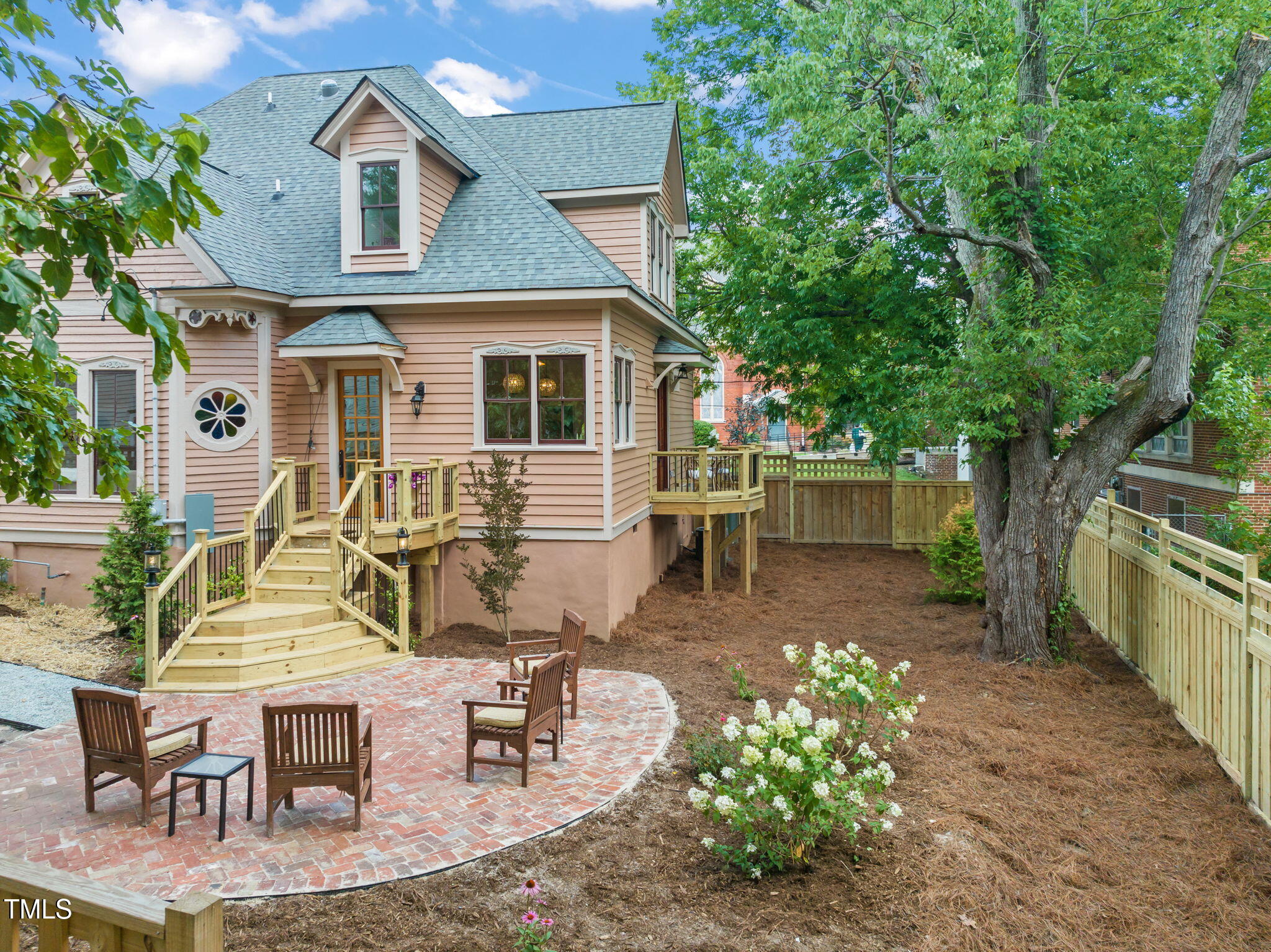 210 E Trinity Avenue