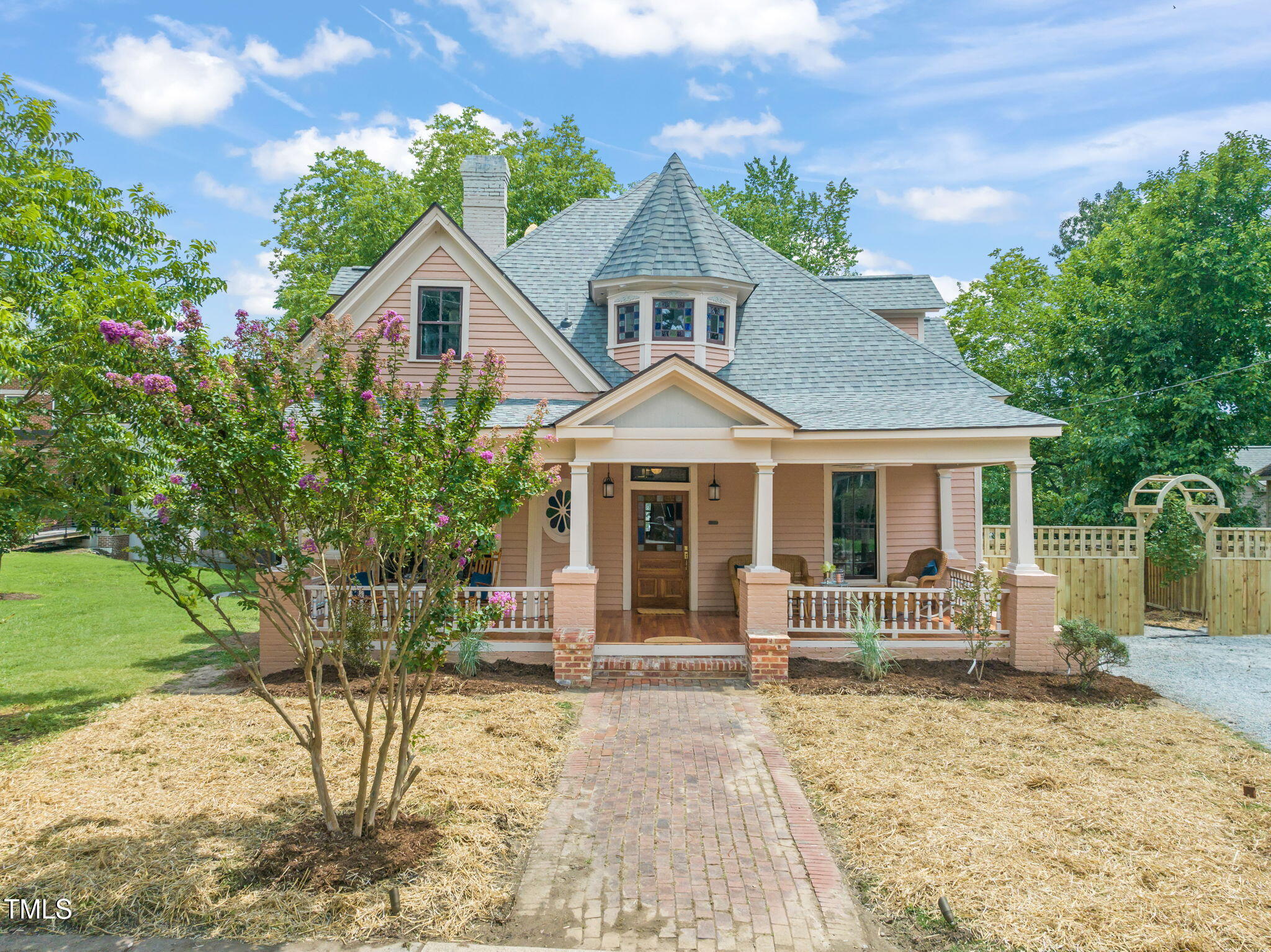 210 E Trinity Avenue