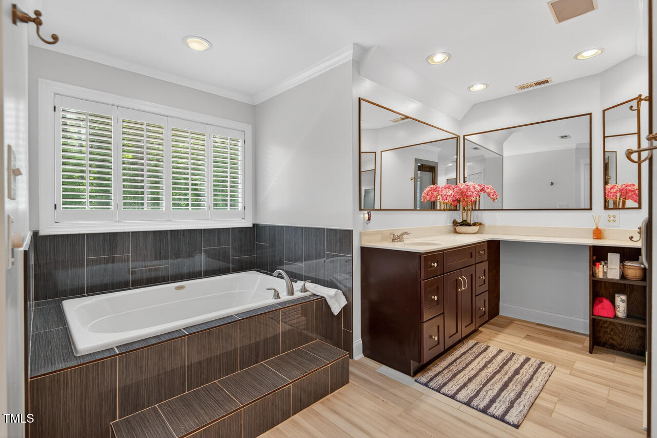 6225 Acorn Ridge Trail