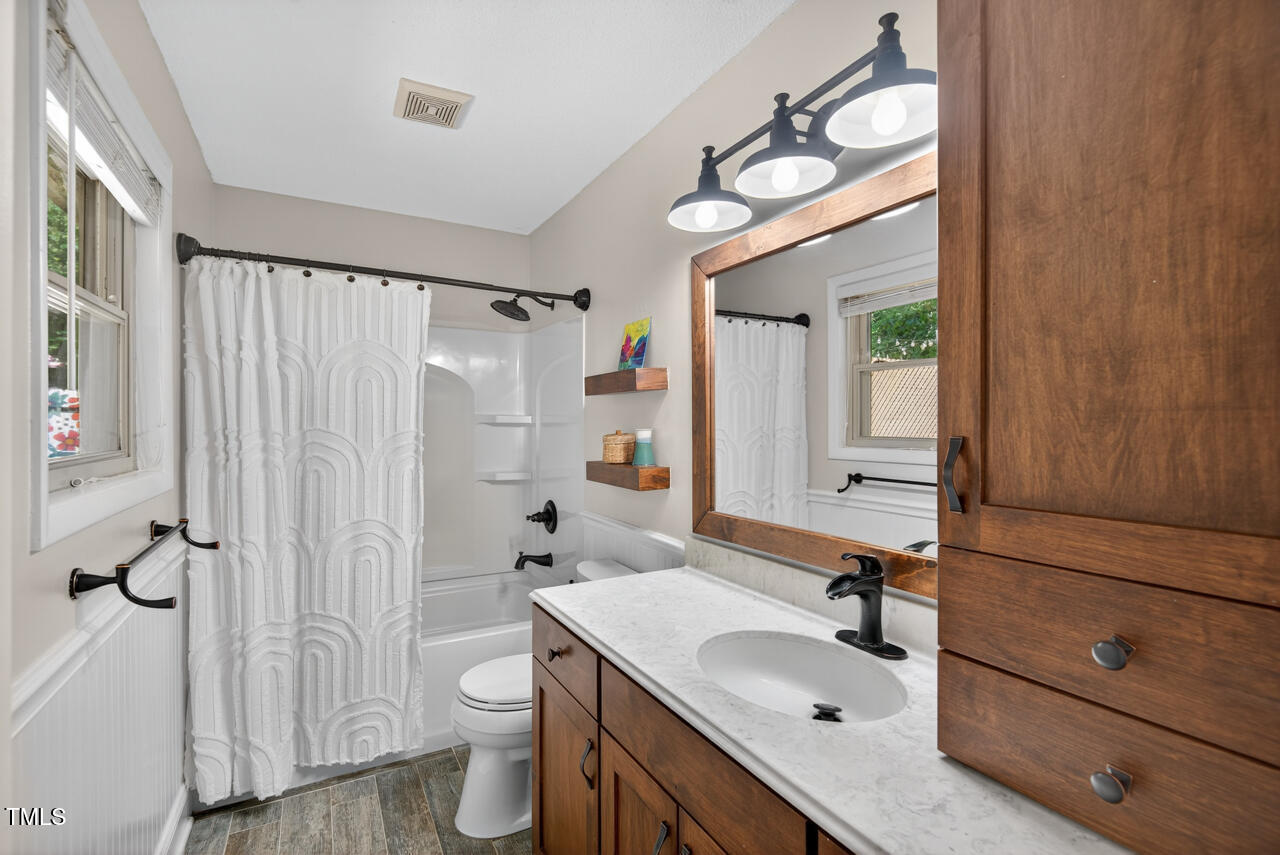 810 Royal Oaks Drive