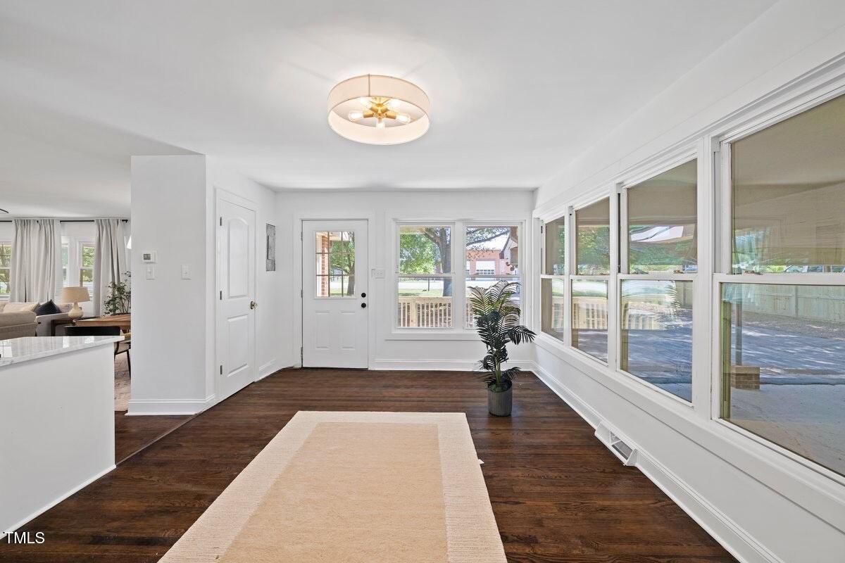 6910 Herndon Rd Road