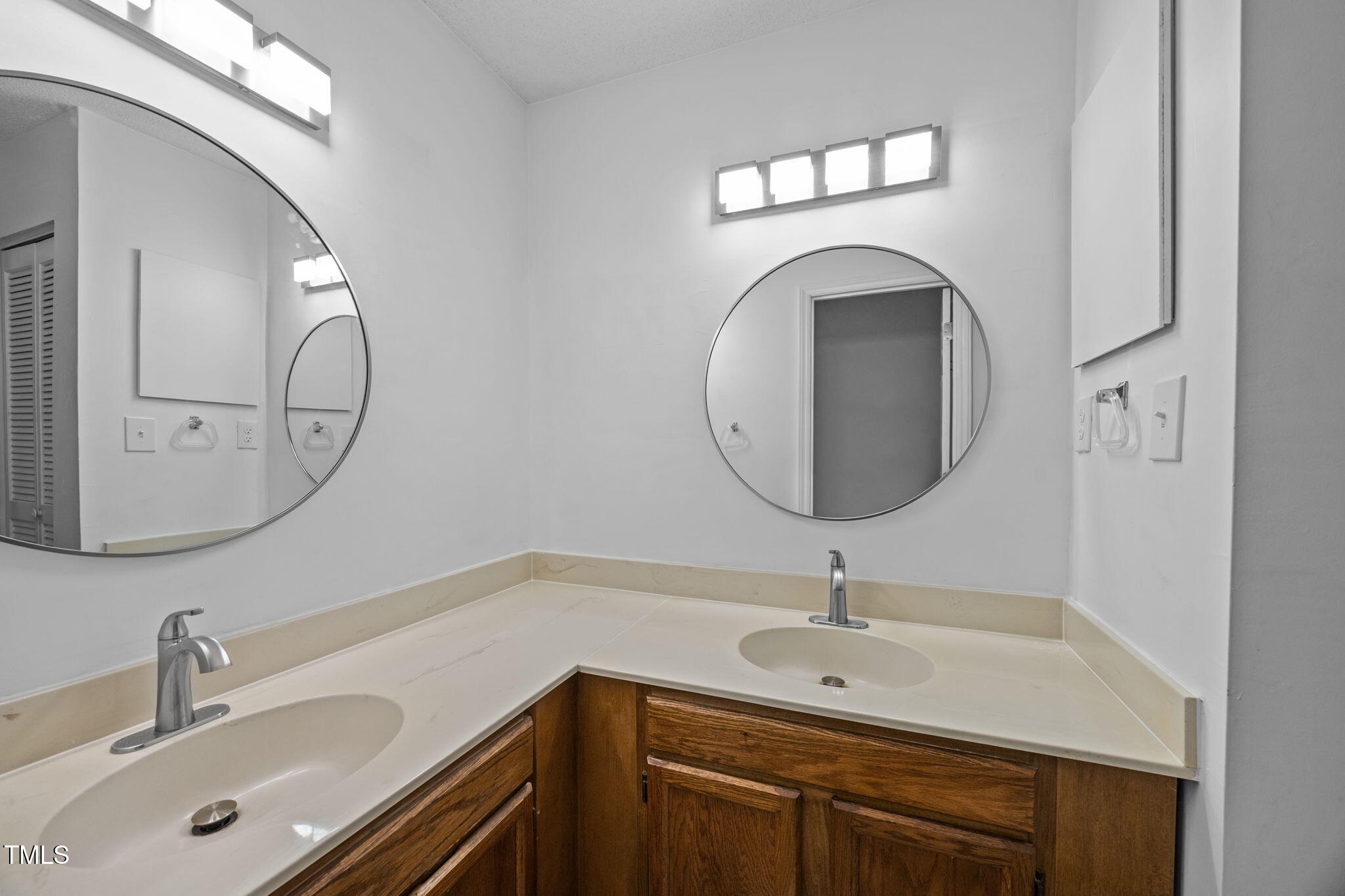 4101 Five Oaks Drive # 37