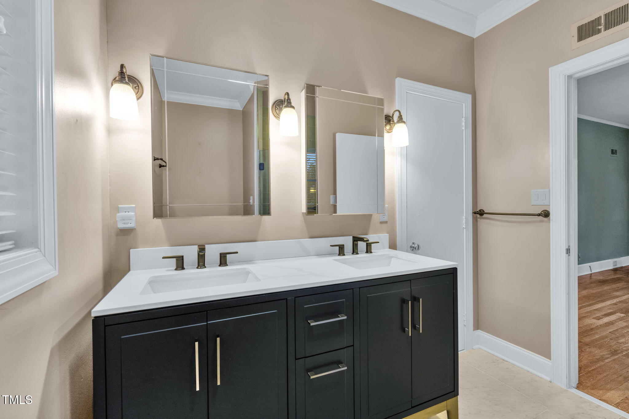 1005 W Club Boulevard