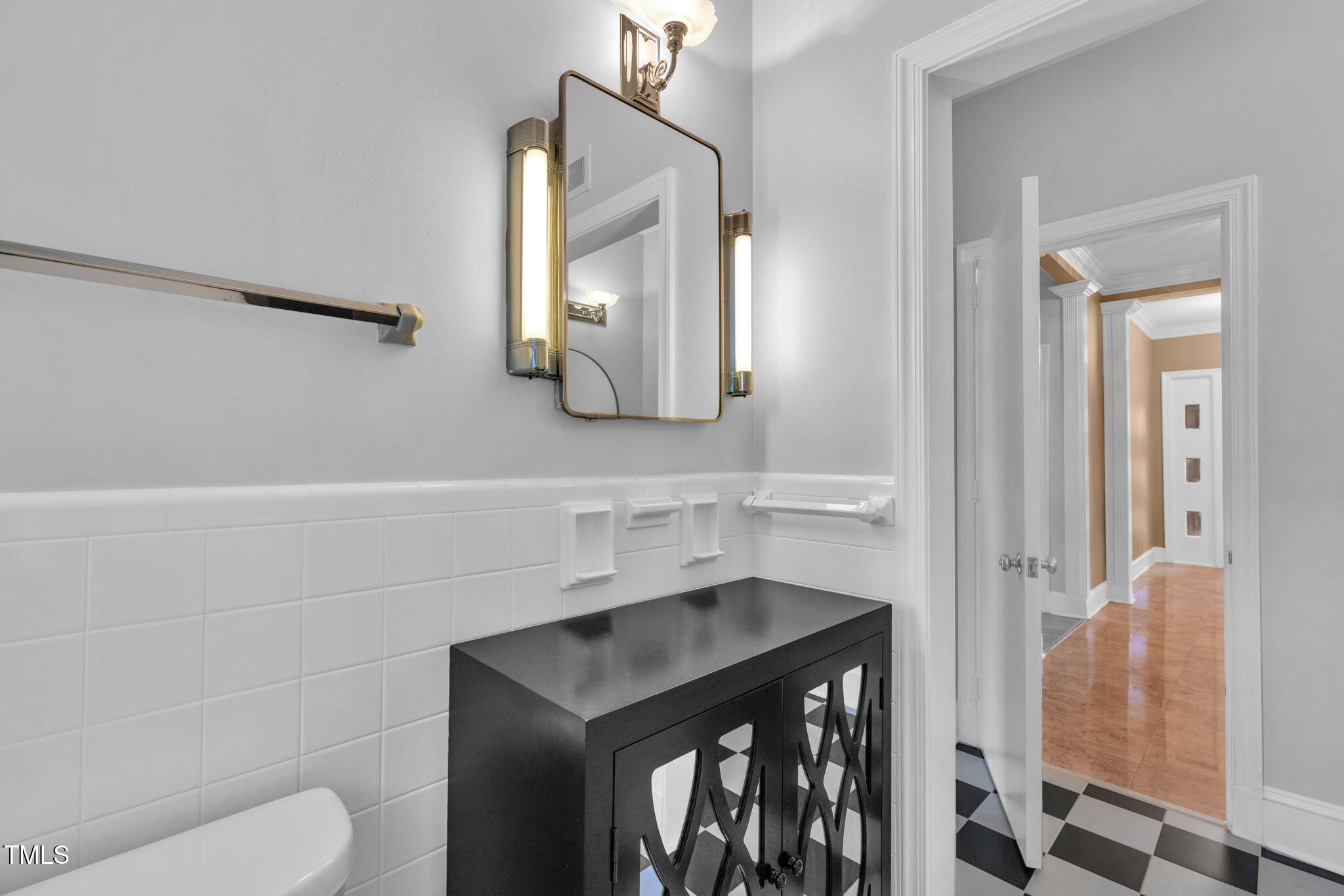 1005 W Club Boulevard