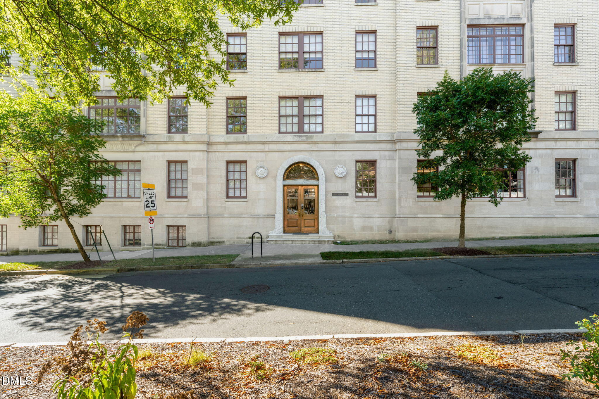 312 N Buchanan Boulevard # 401