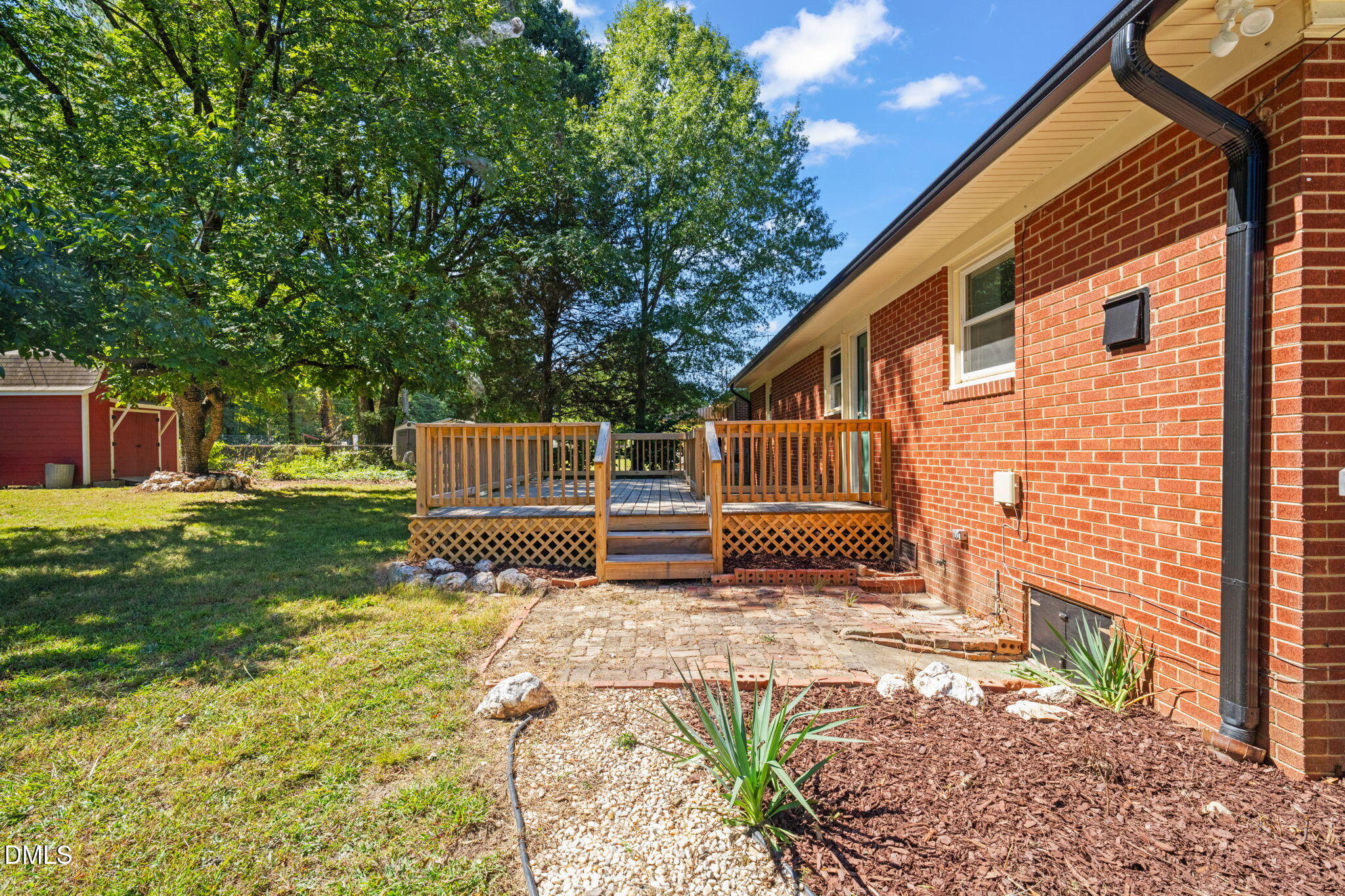 2105 W Carver Street