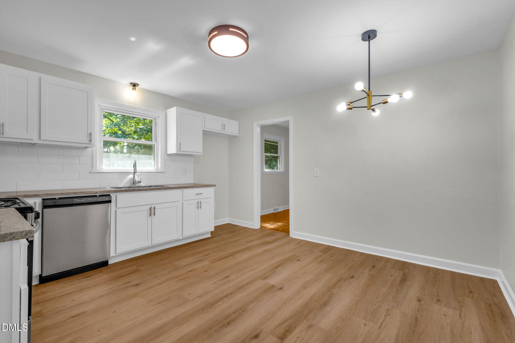 2105 W Carver Street