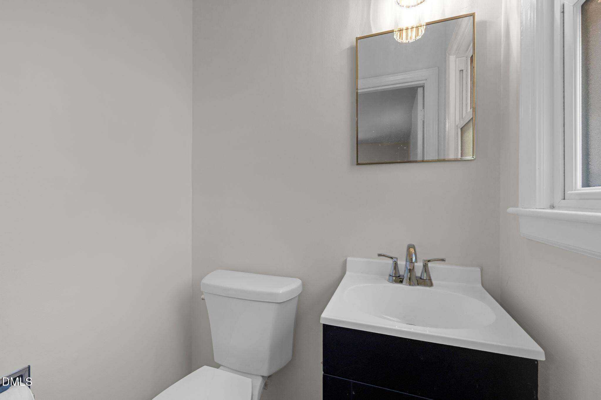 2105 W Carver Street