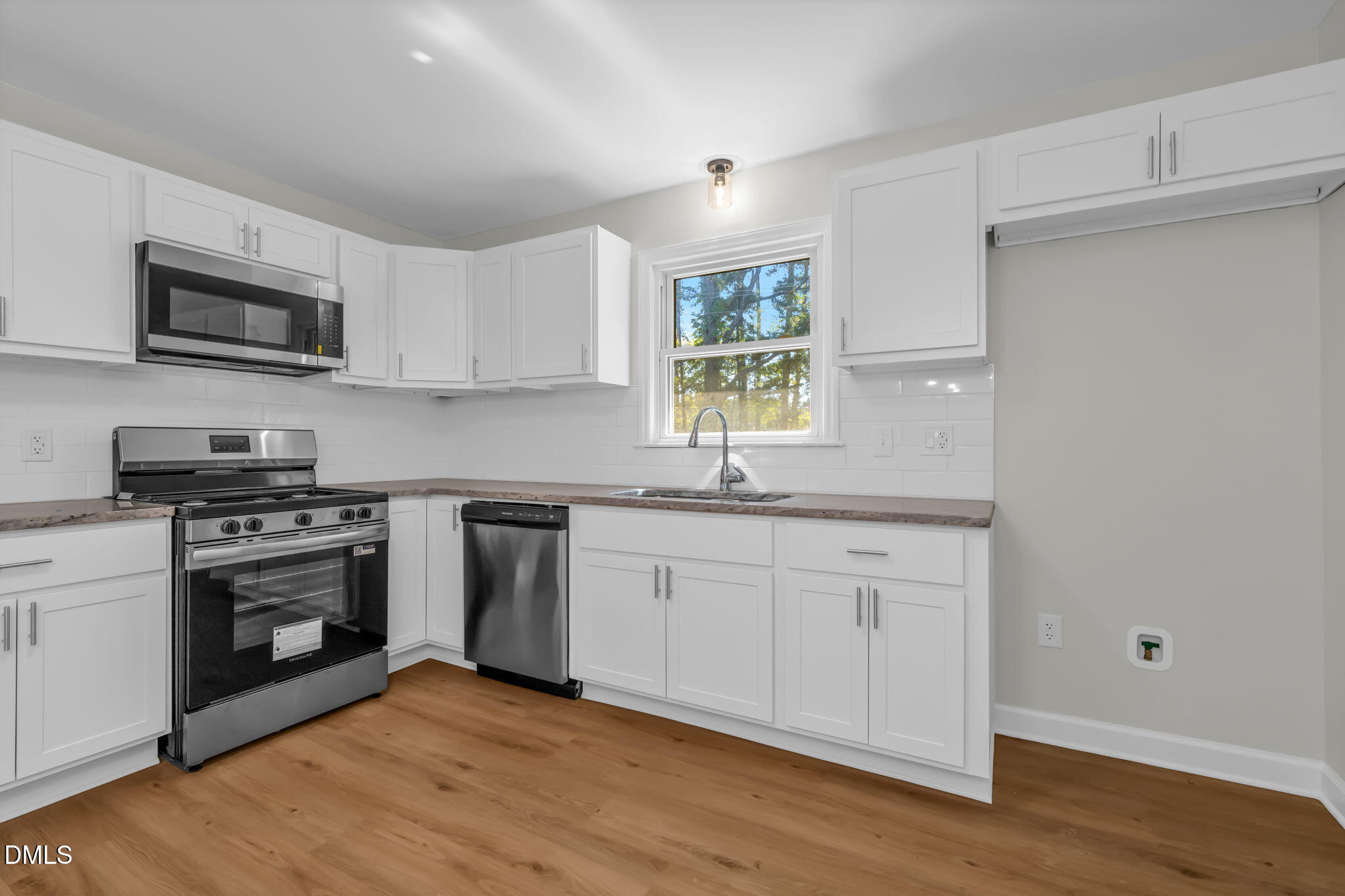 2105 W Carver Street