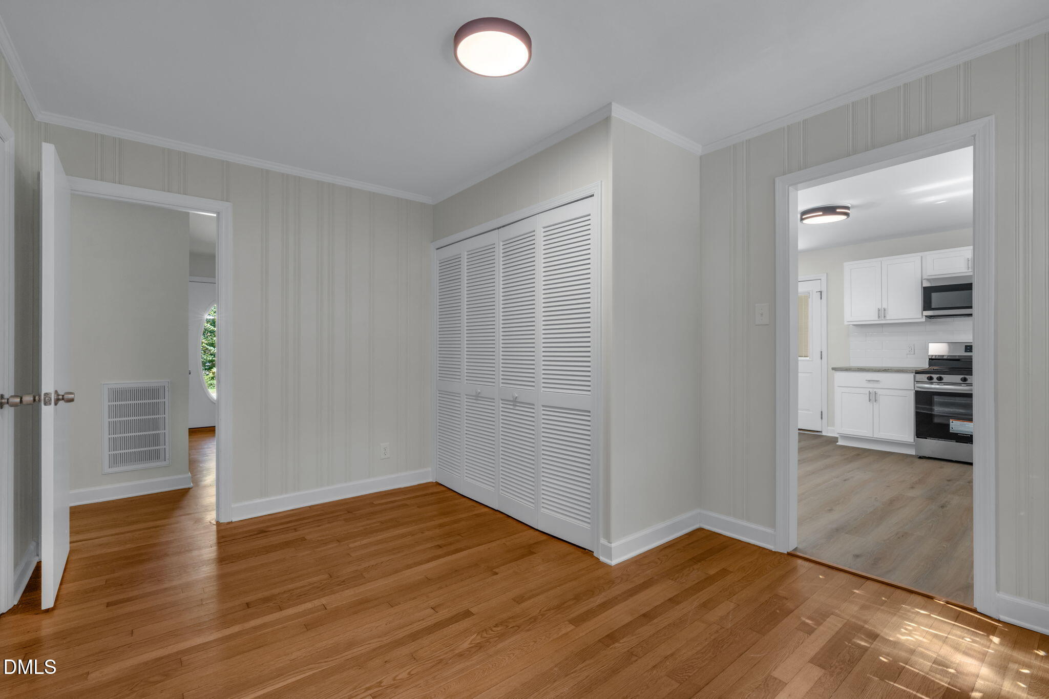 2105 W Carver Street