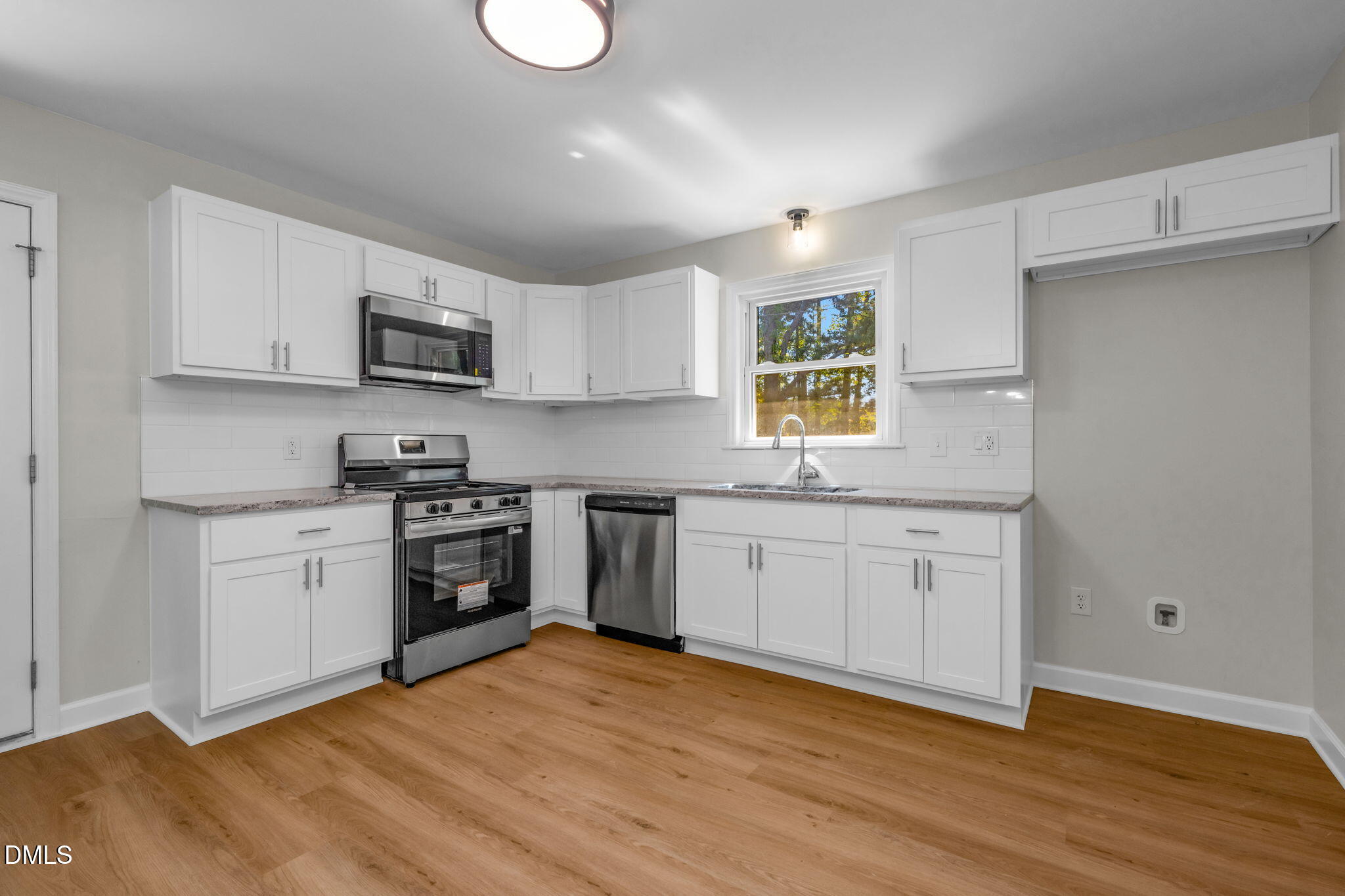 2105 W Carver Street