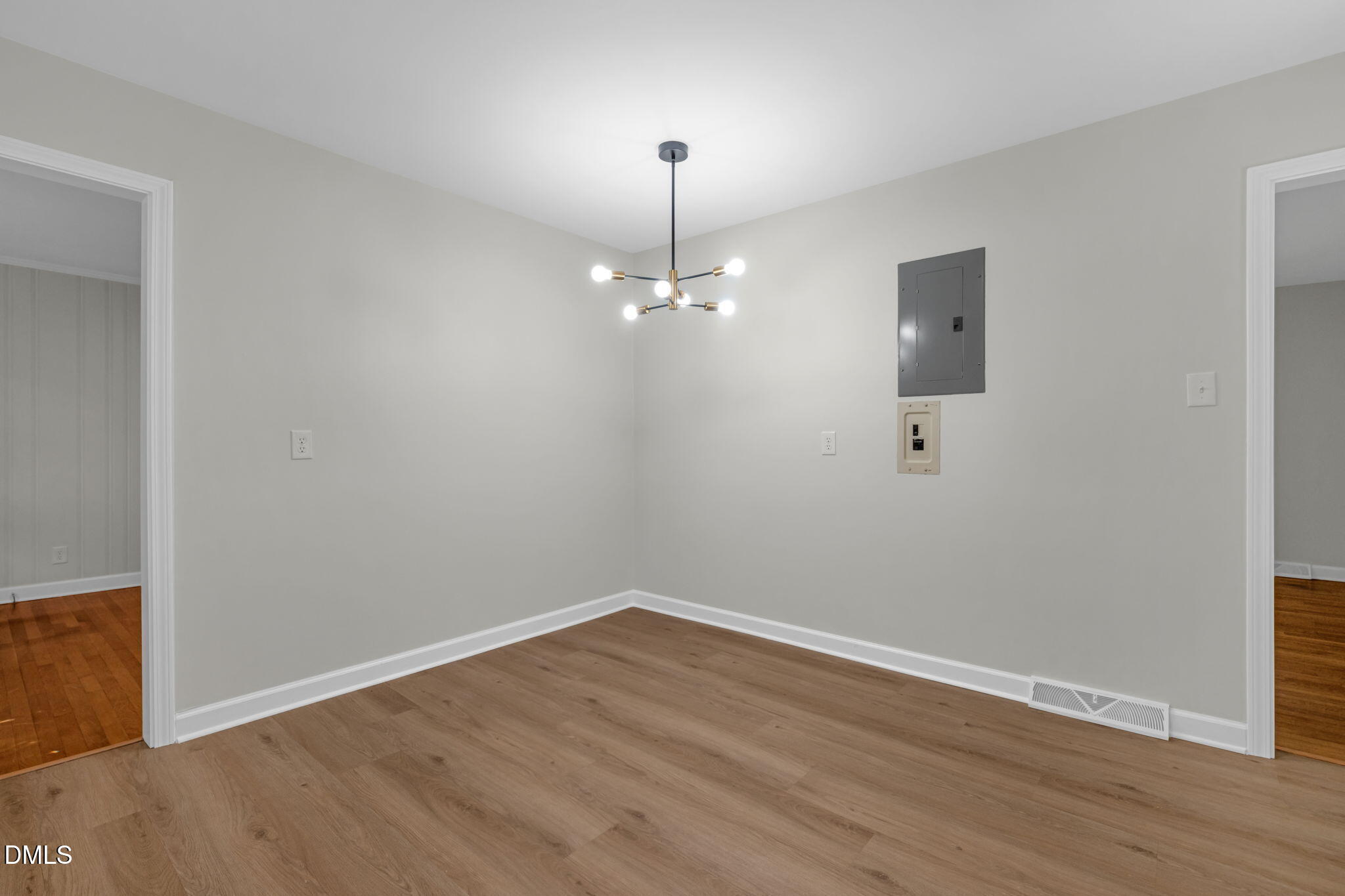 2105 W Carver Street