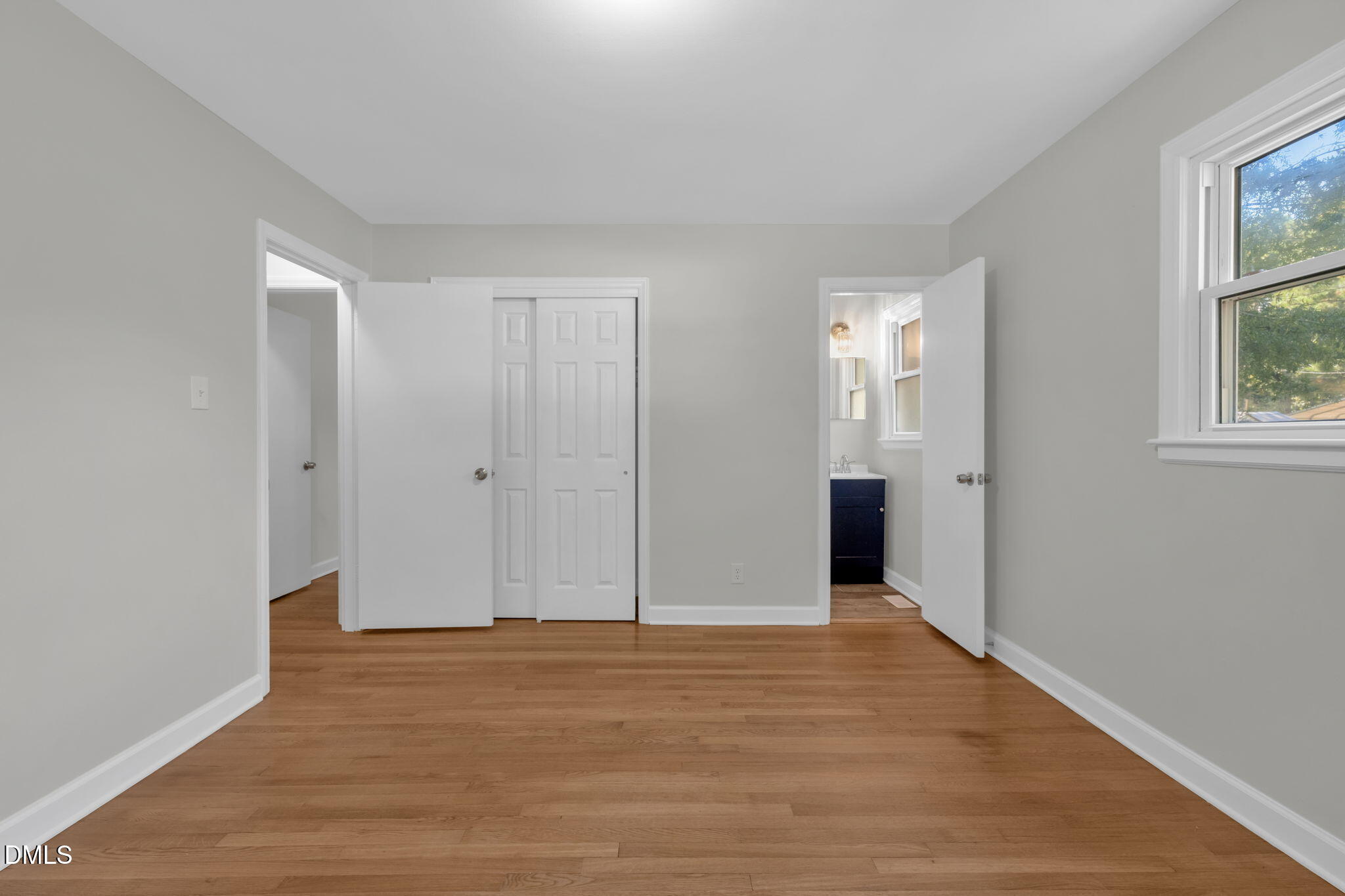 2105 W Carver Street