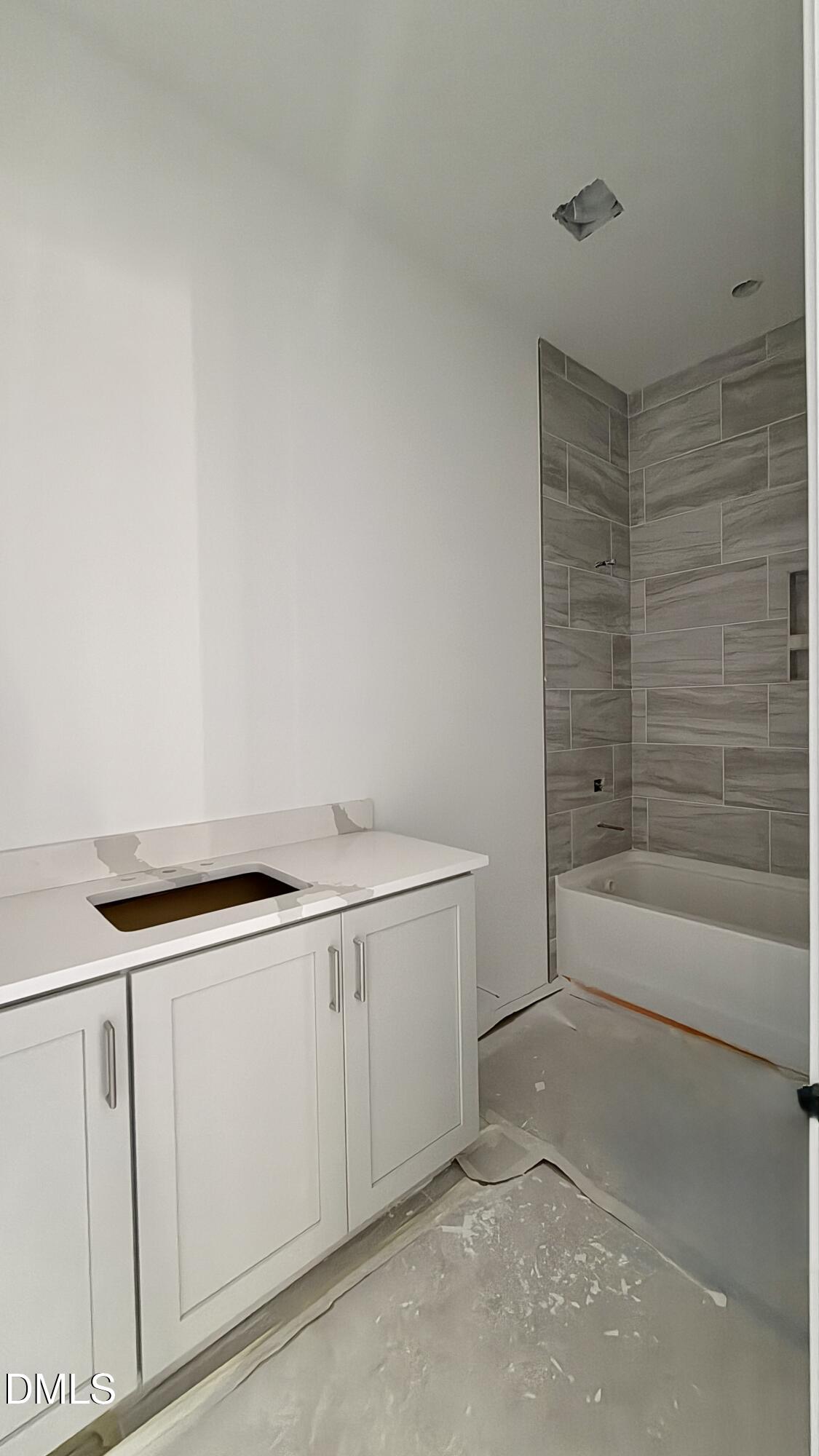 2232 Abbeyhill Drive # 107