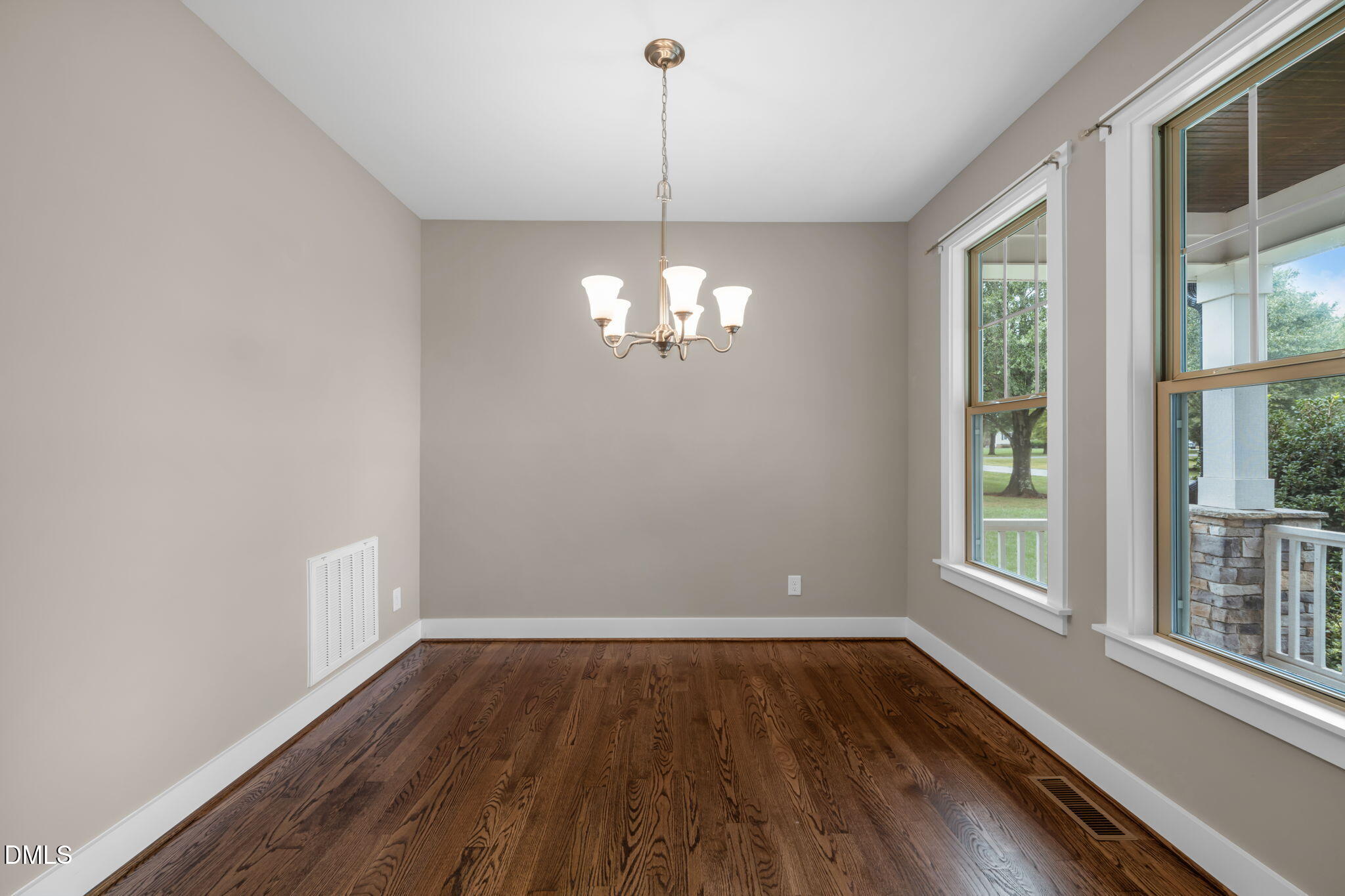 503 Sunglow Court