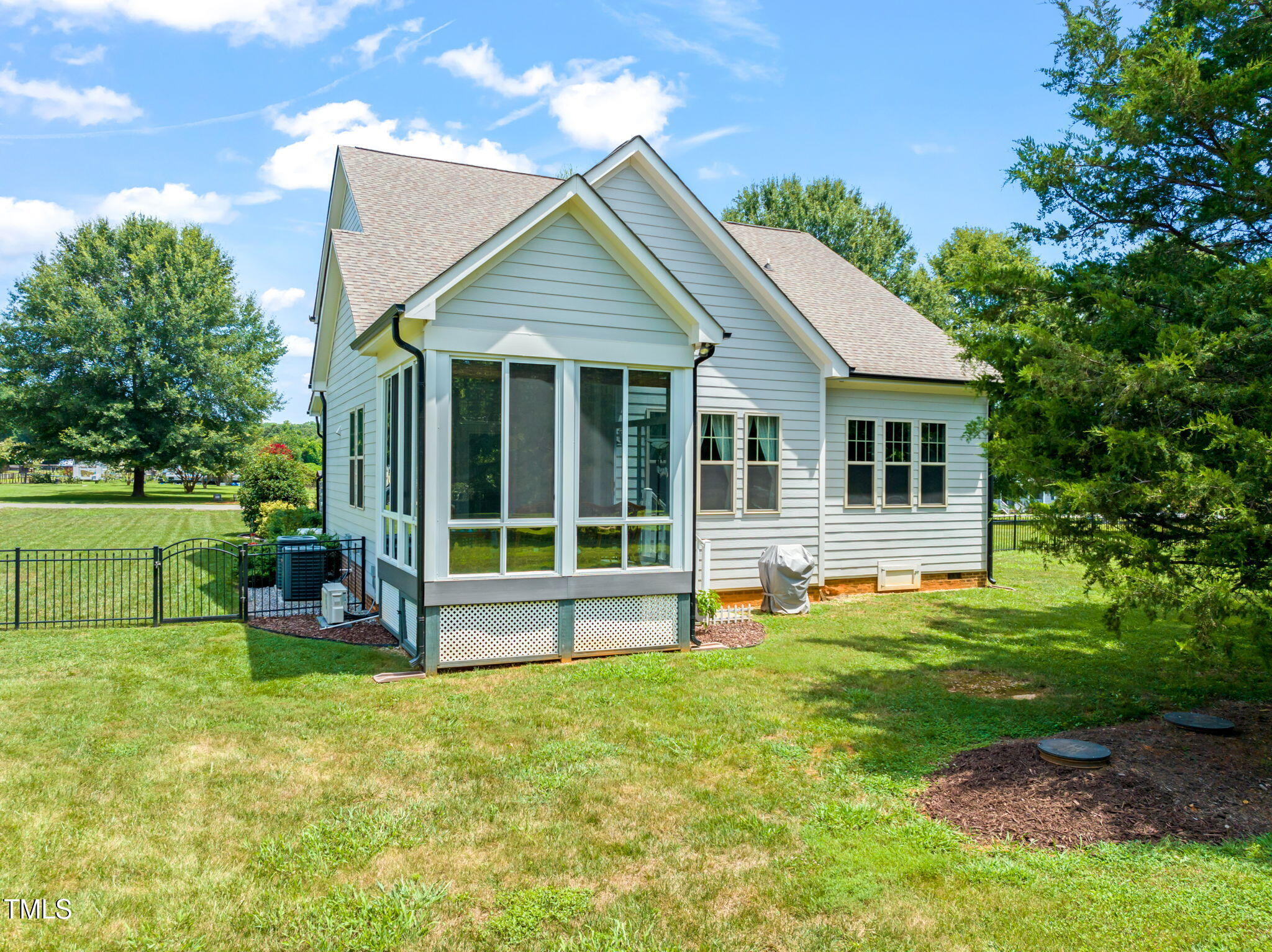 503 Sunglow Court