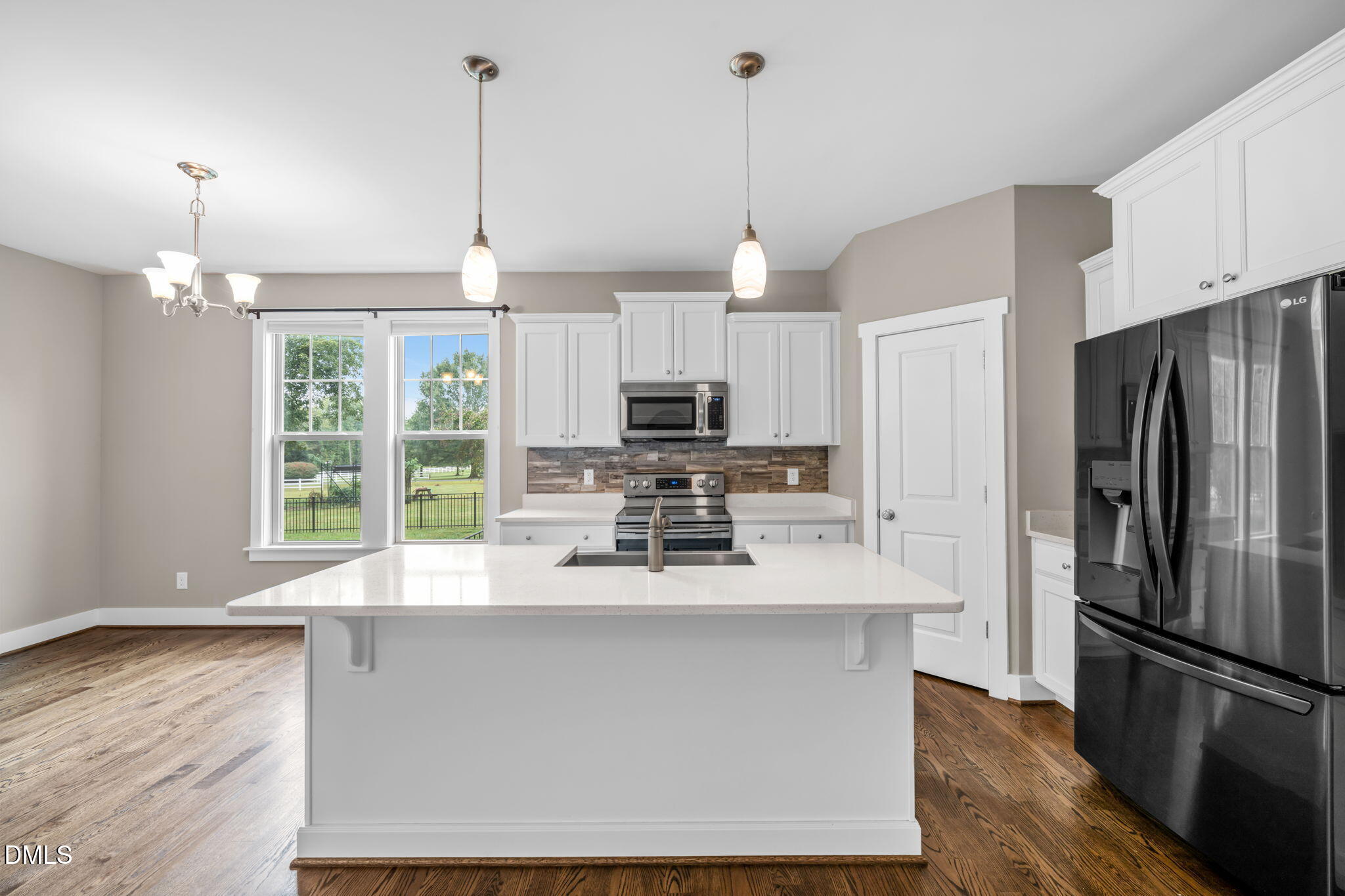 503 Sunglow Court
