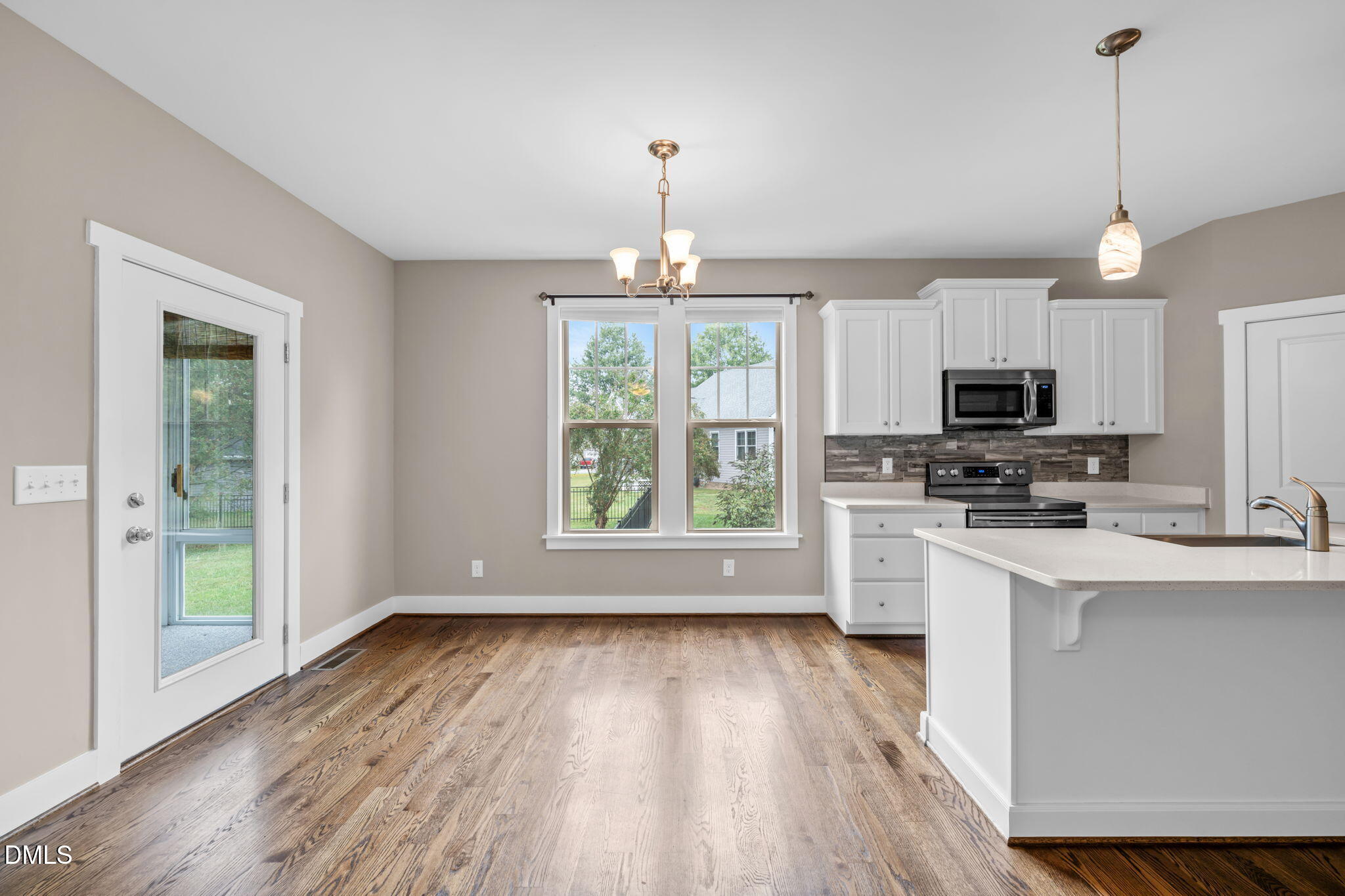 503 Sunglow Court