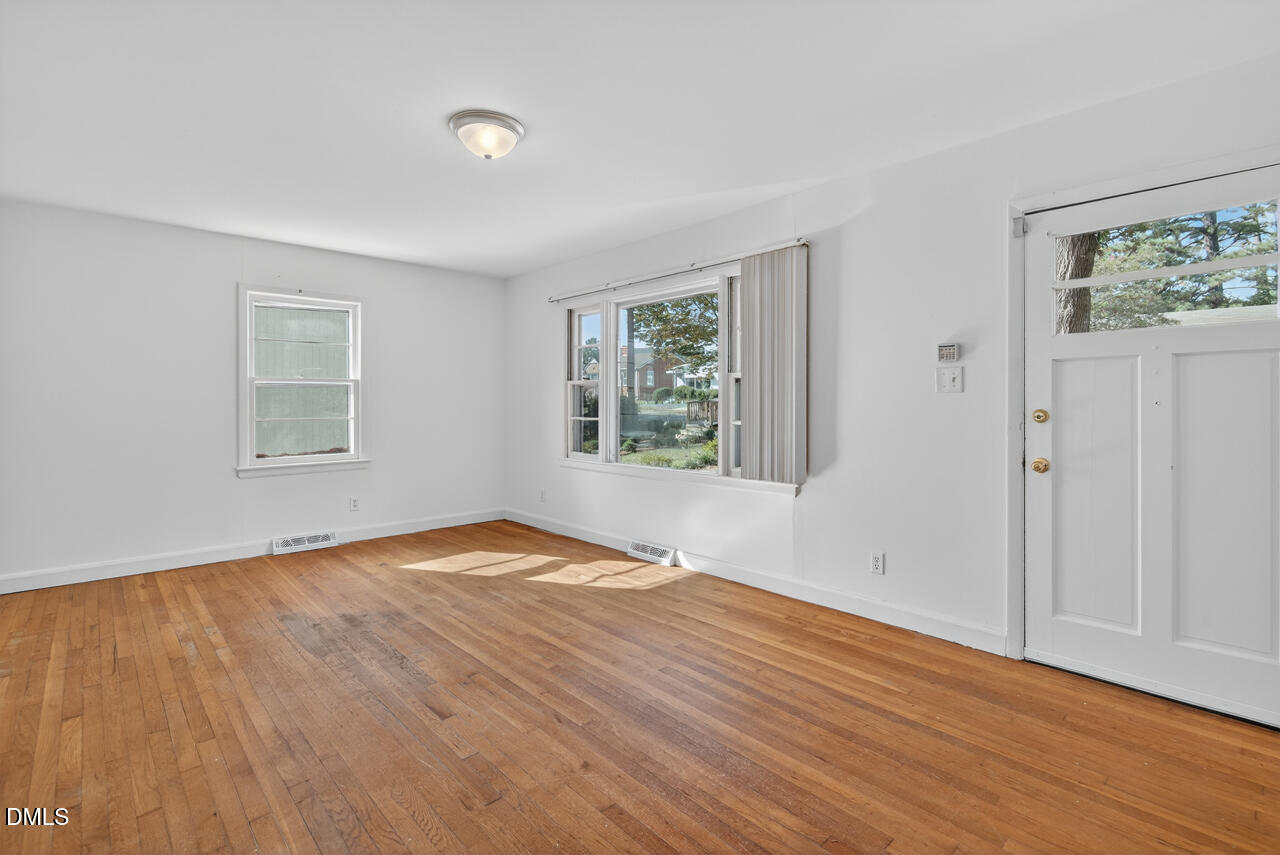 1209 W Murray Avenue