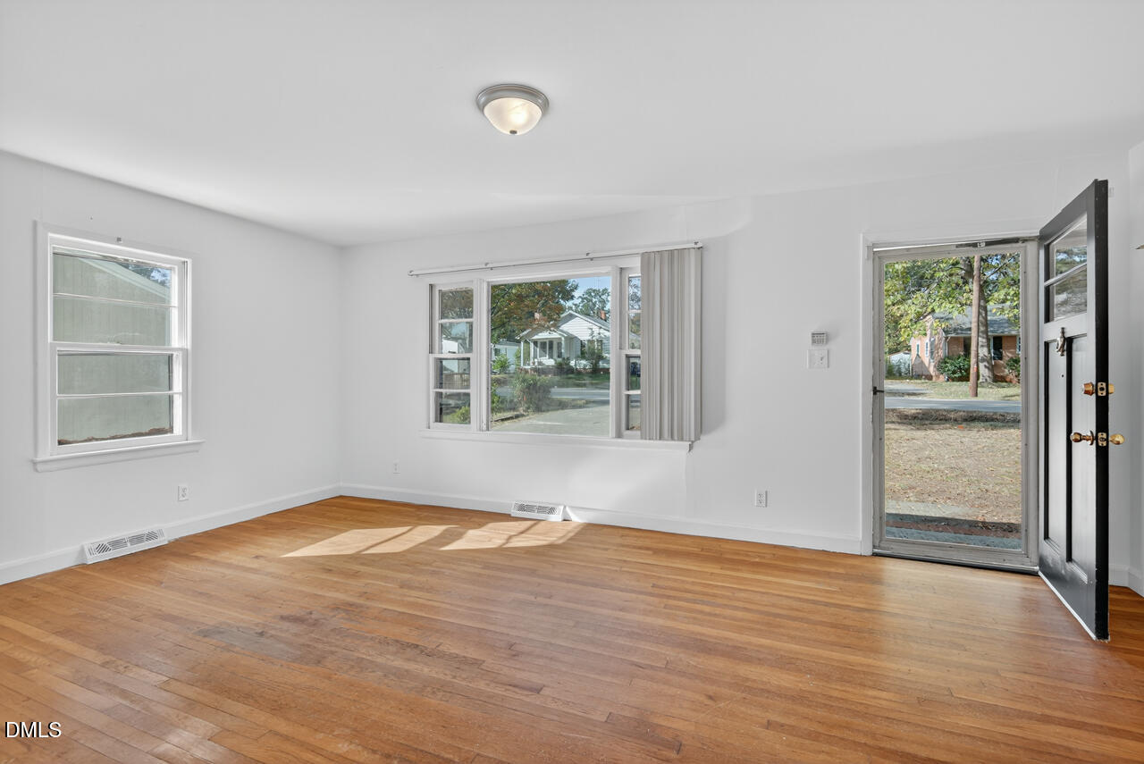 1209 W Murray Avenue