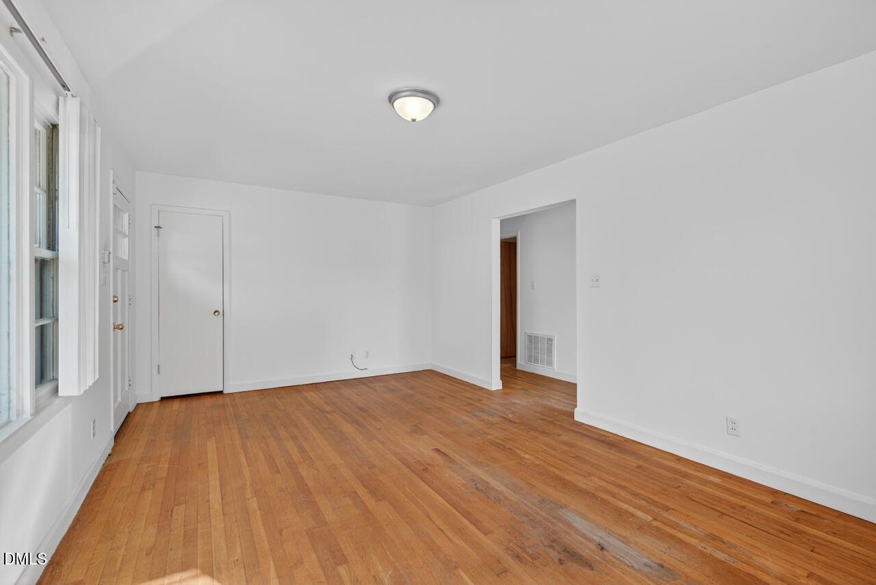 1209 W Murray Avenue