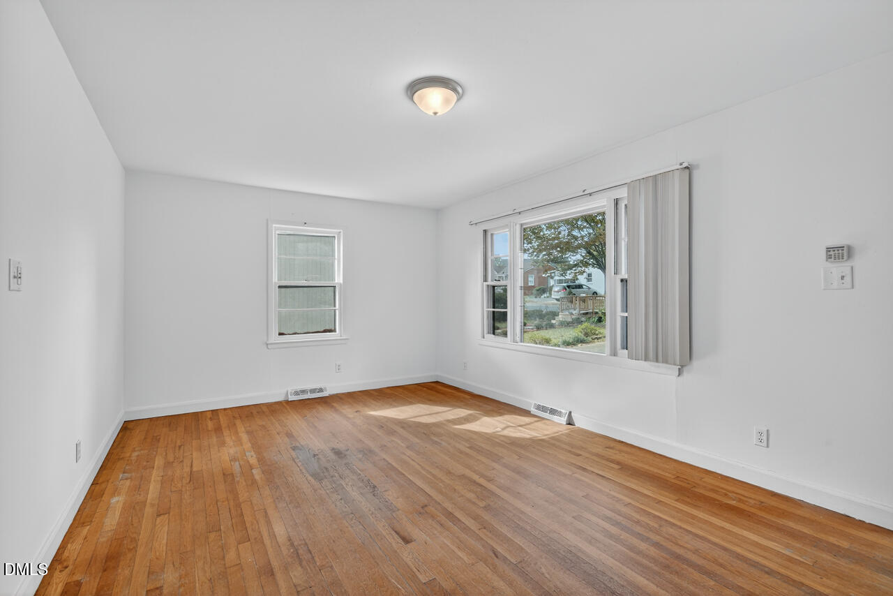 1209 W Murray Avenue