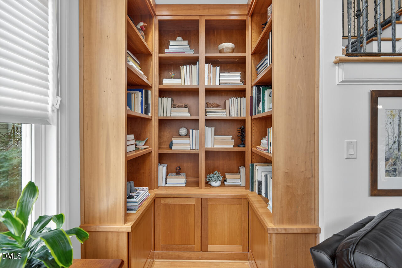 302 Edgewater Circle