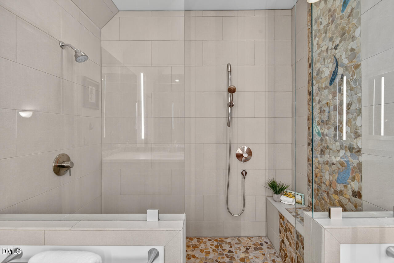 302 Edgewater Circle