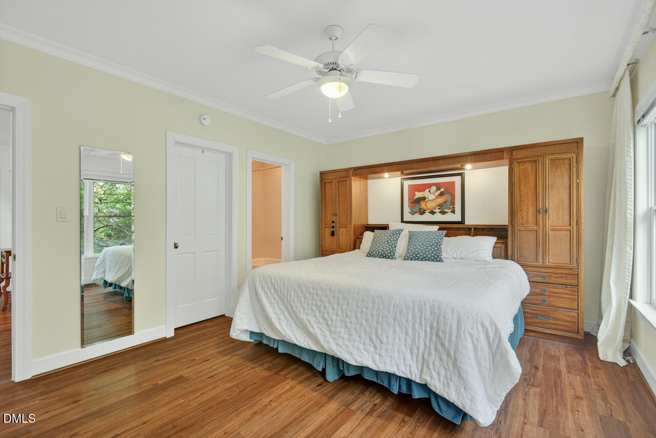 302 Edgewater Circle