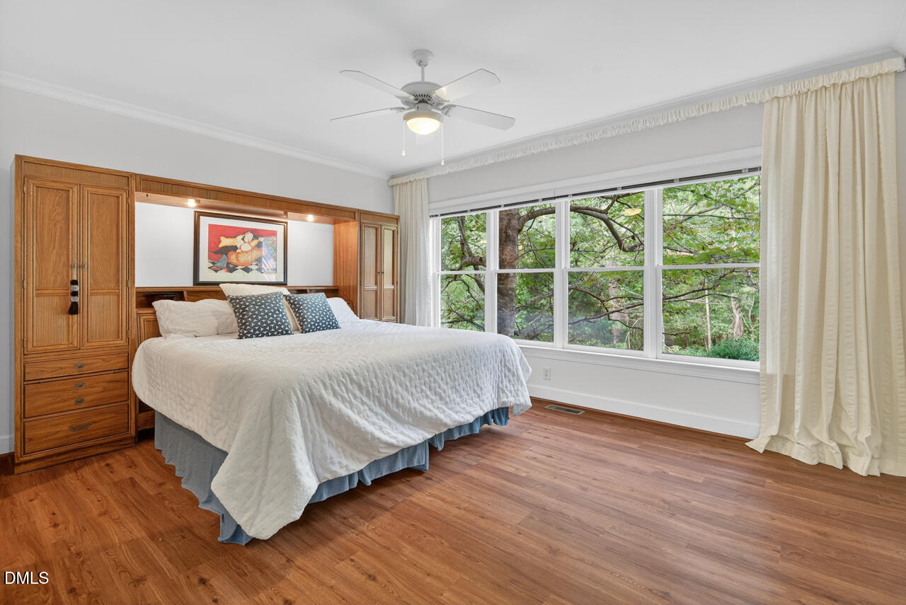 302 Edgewater Circle