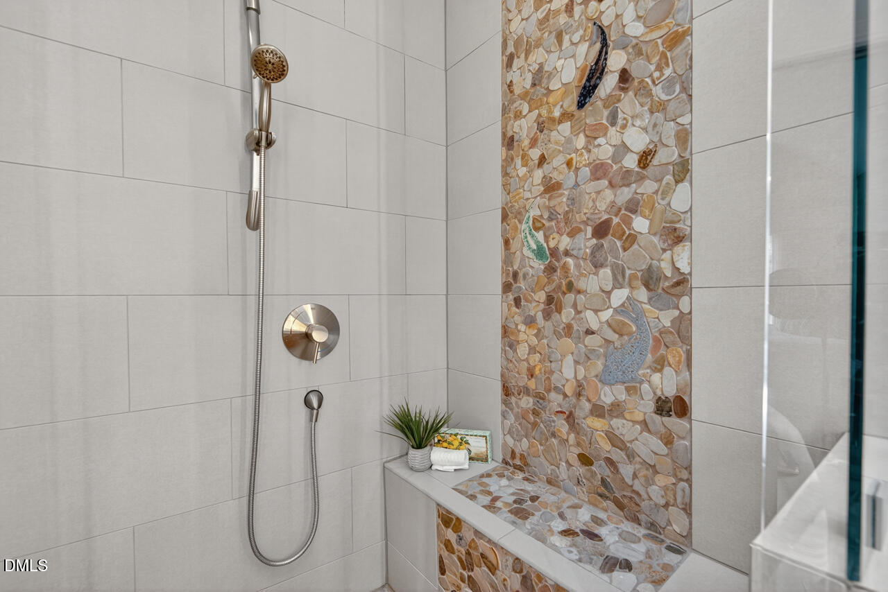 302 Edgewater Circle