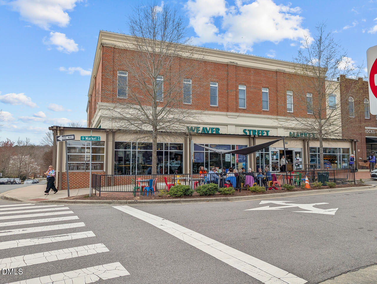 302 Edgewater Circle