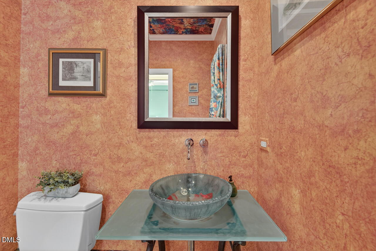 302 Edgewater Circle