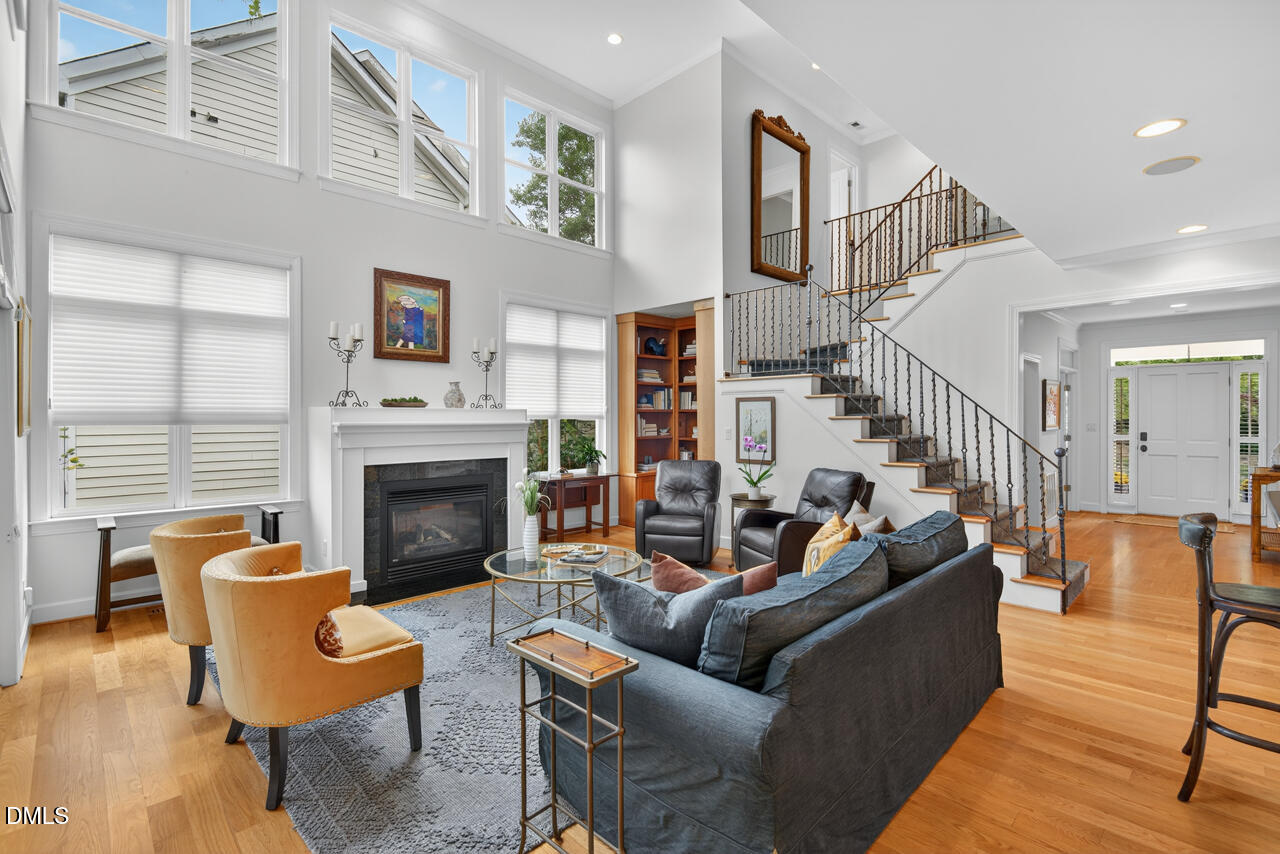 302 Edgewater Circle