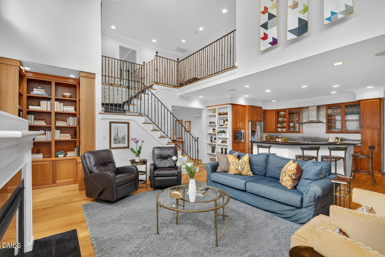 302 Edgewater Circle