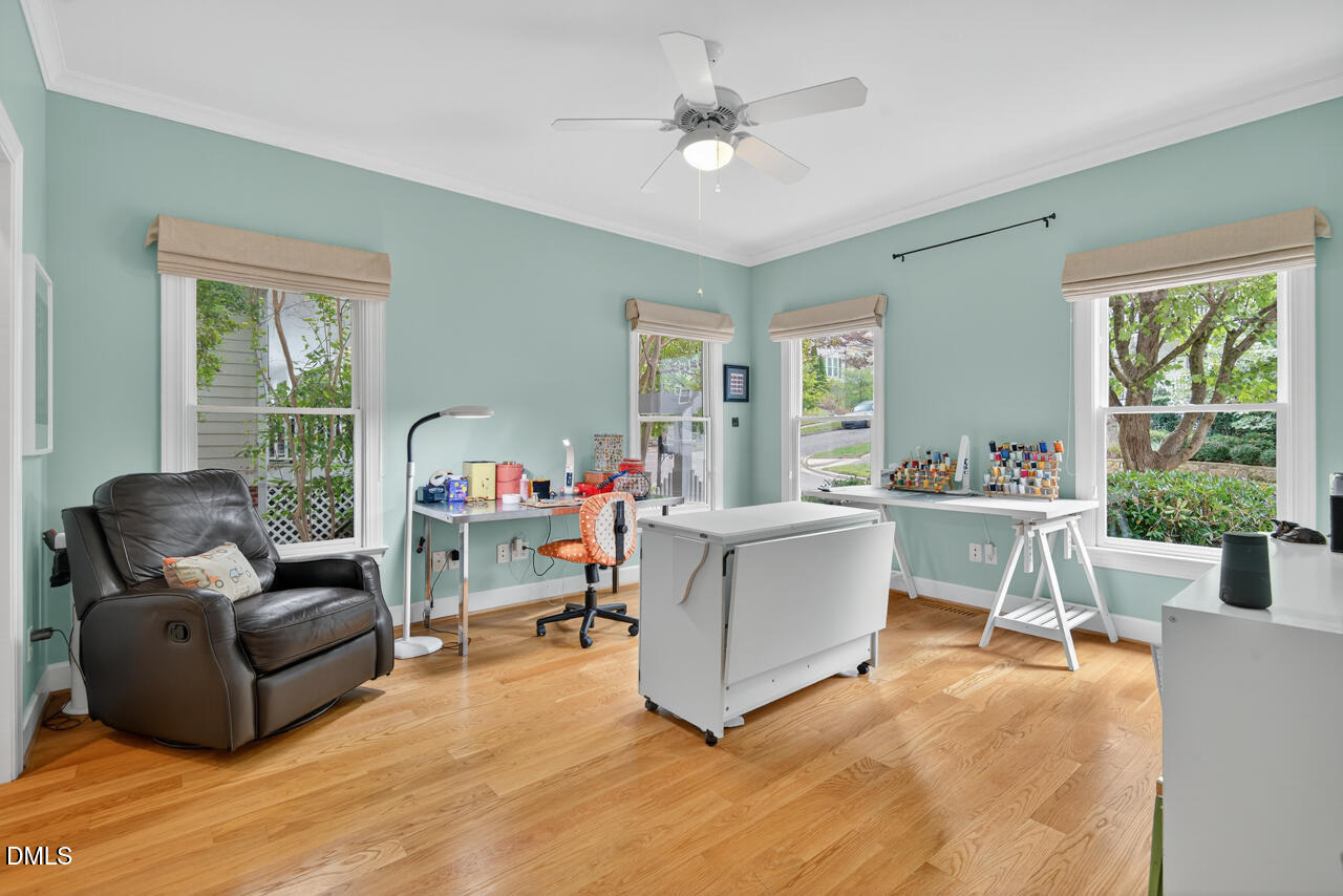 302 Edgewater Circle