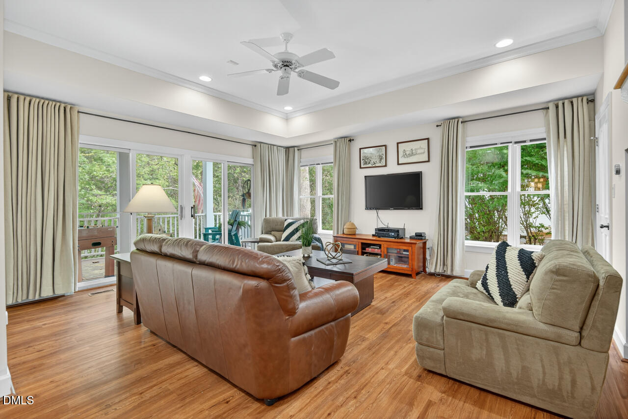 302 Edgewater Circle