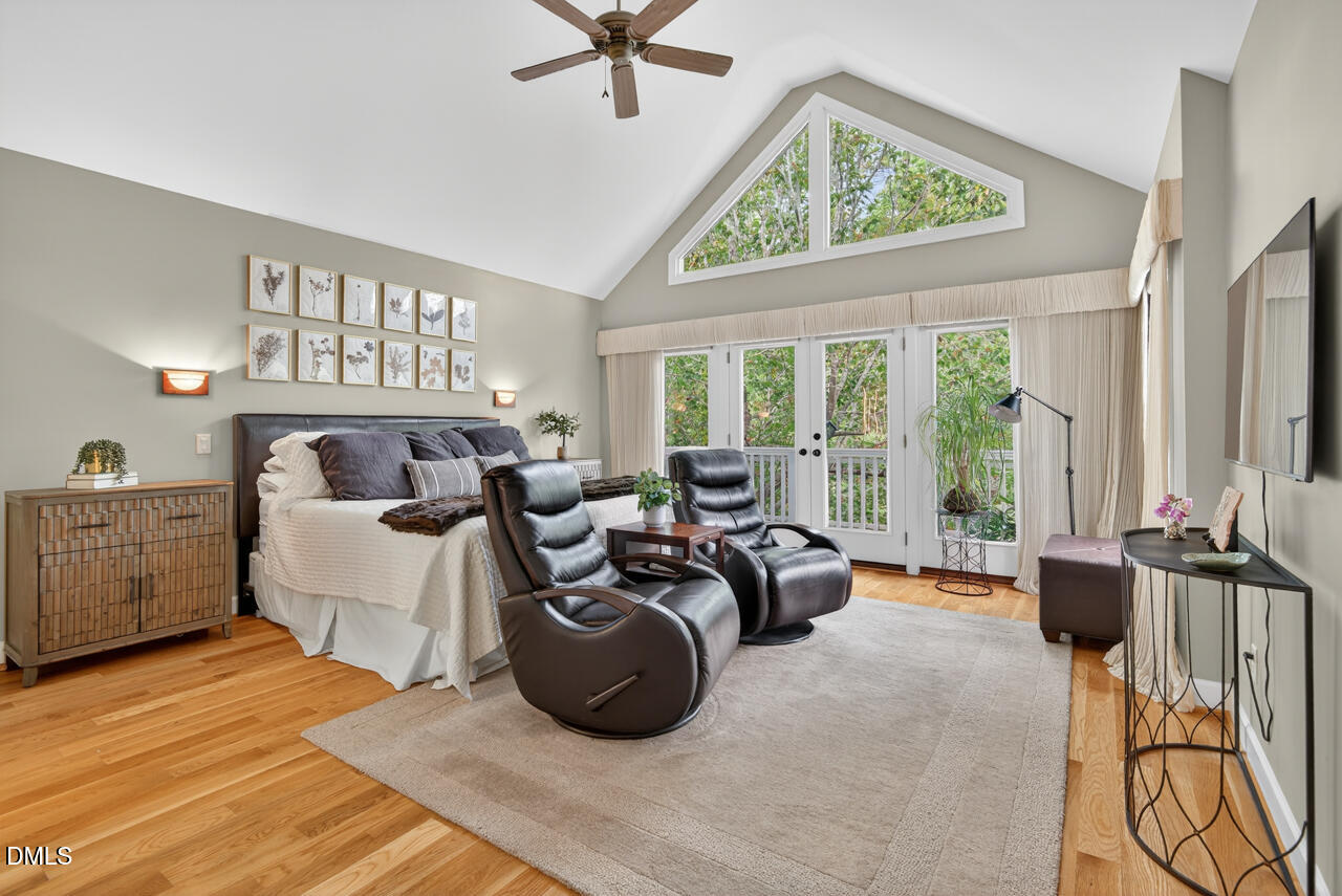 302 Edgewater Circle