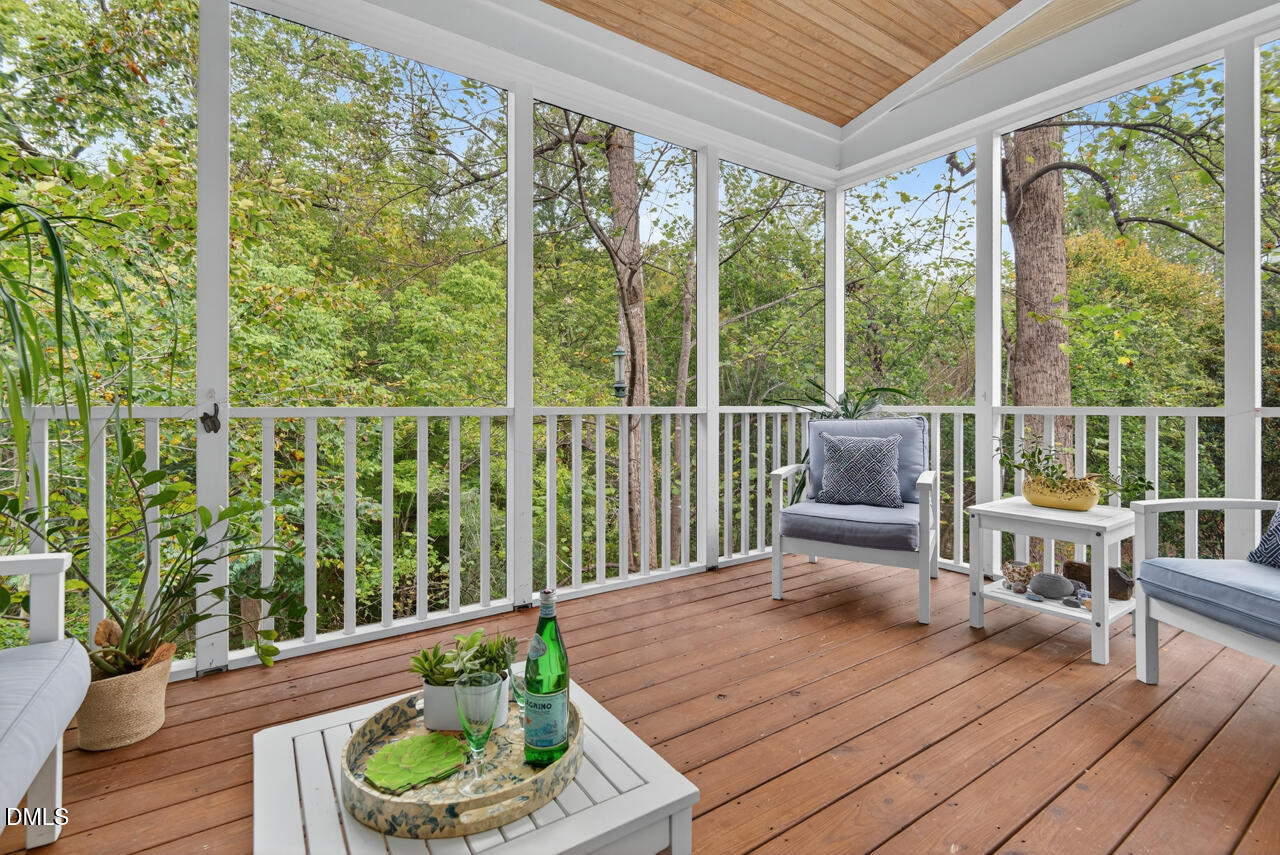 302 Edgewater Circle