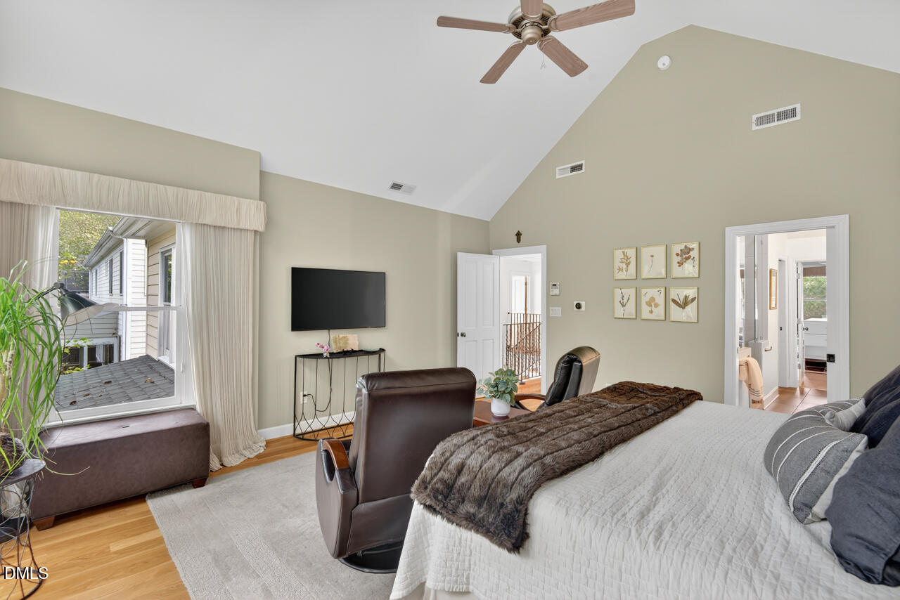 302 Edgewater Circle