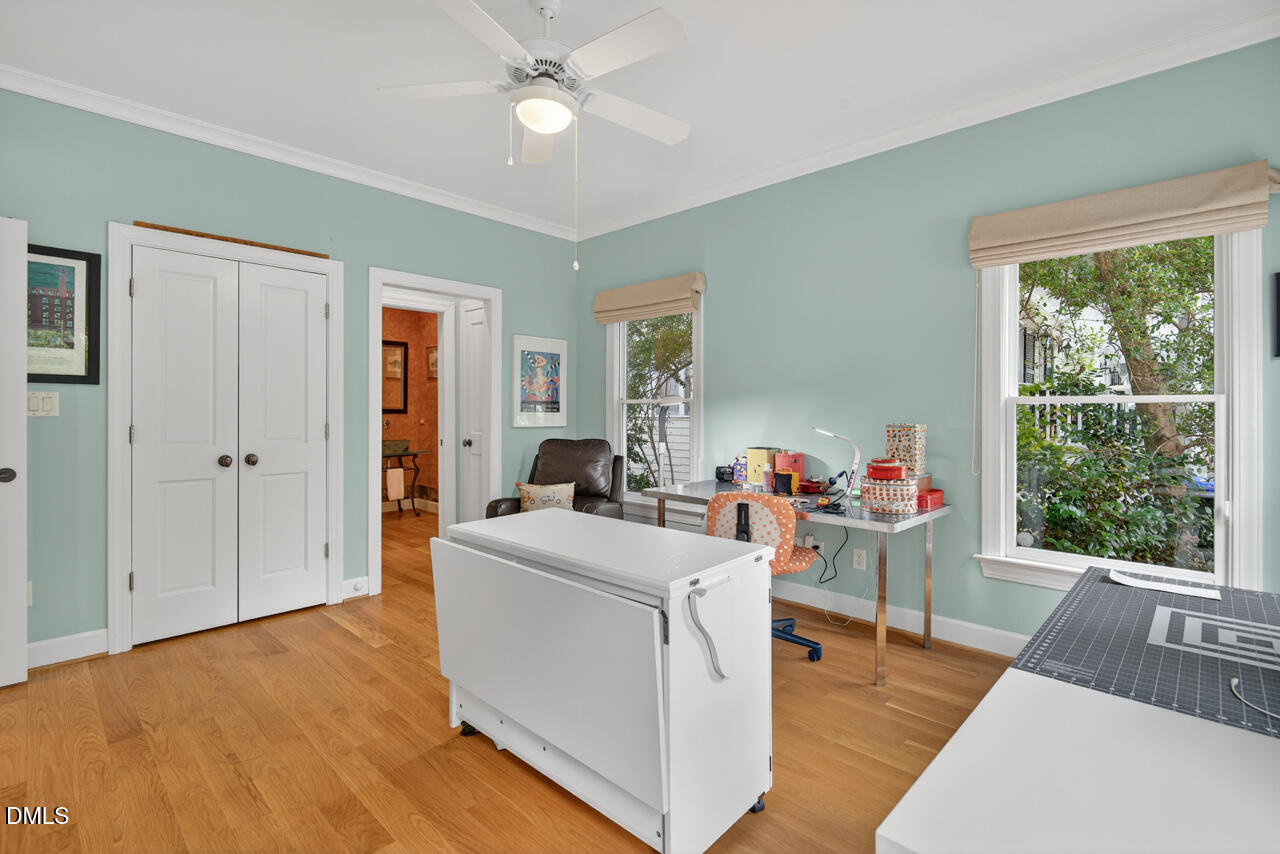 302 Edgewater Circle