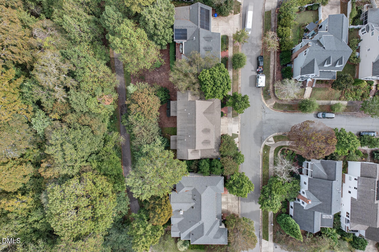 302 Edgewater Circle