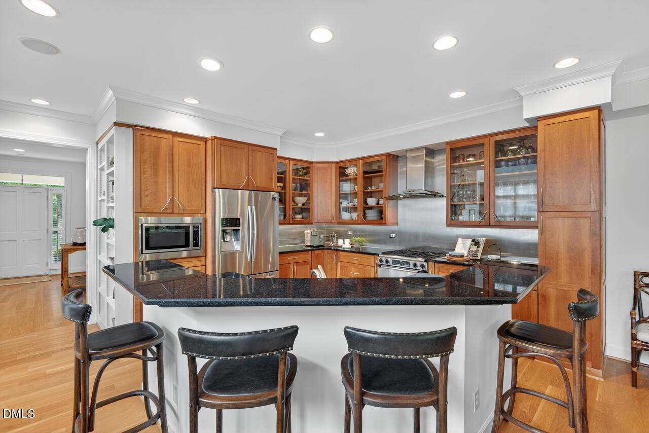 302 Edgewater Circle