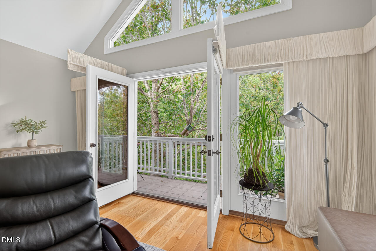 302 Edgewater Circle