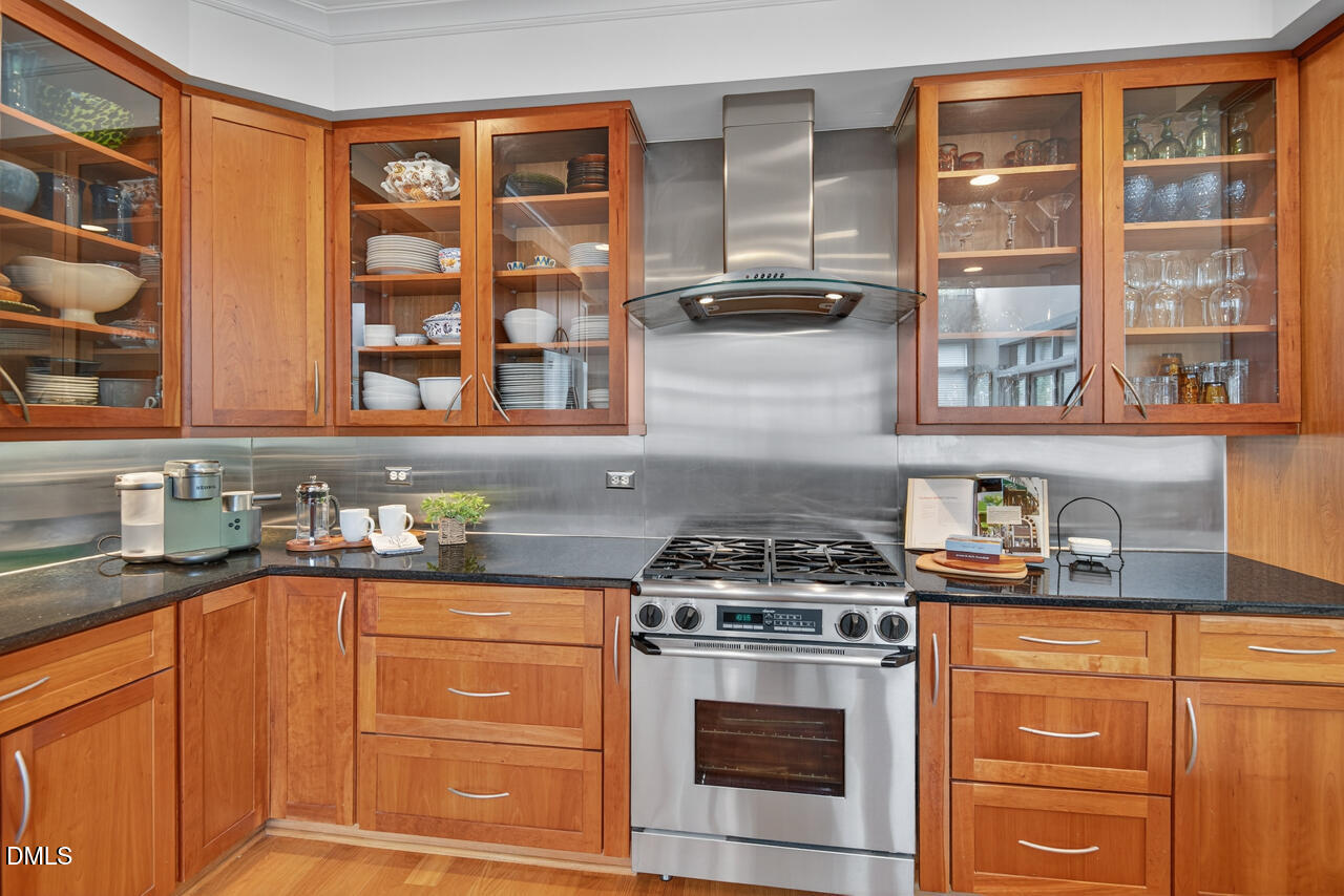 302 Edgewater Circle
