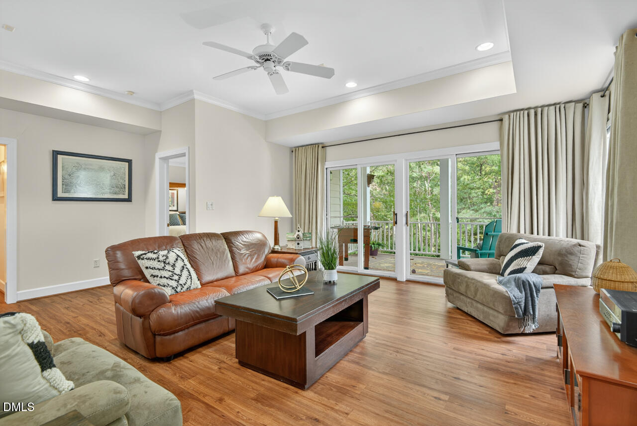 302 Edgewater Circle