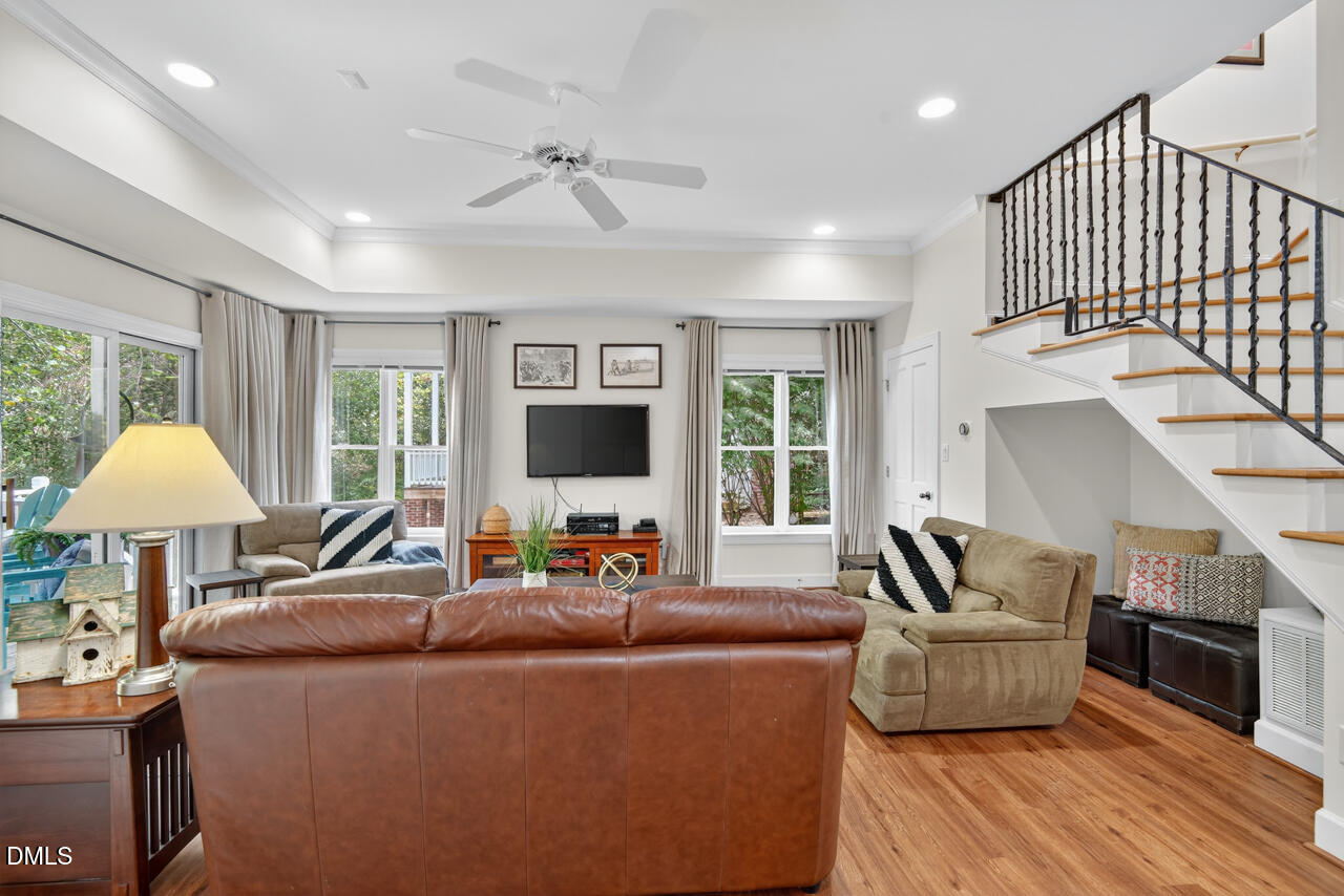 302 Edgewater Circle