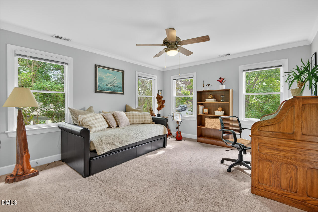 302 Edgewater Circle