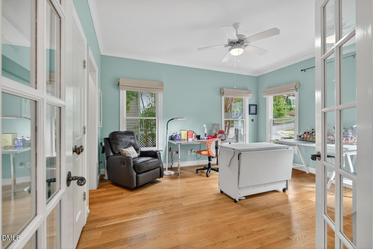 302 Edgewater Circle