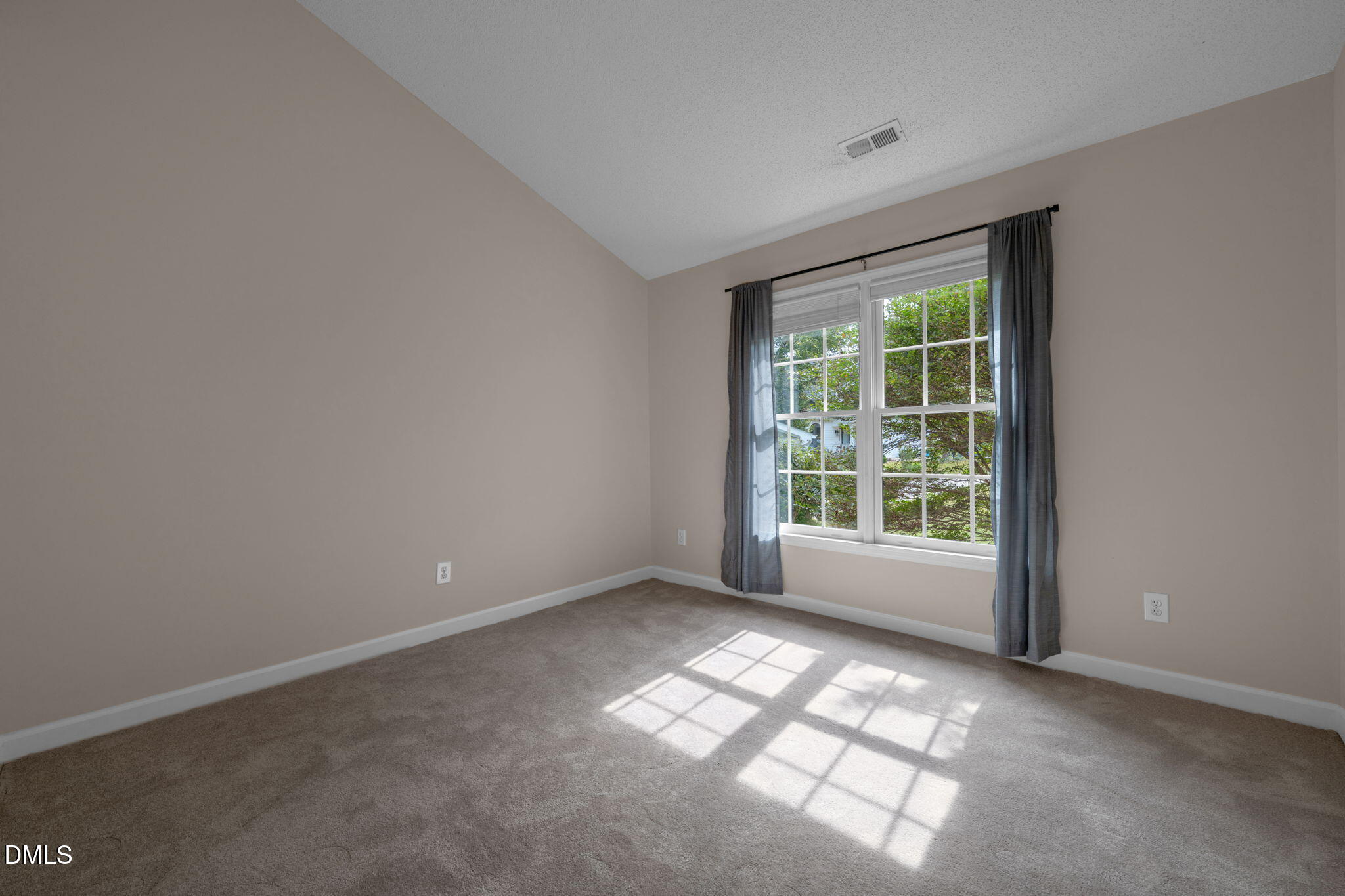 16 Quail Hunt Circle